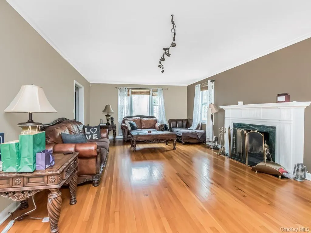 129 Jackson Avenue, Pelham, NY, 3 Bedrooms Bedrooms, 11 Rooms Rooms,2 BathroomsBathrooms,Residential,For Rent,Jackson,0,1007189 129 Jackson Avenue, Pelham, NY, 3 Bedrooms Bedrooms, 11 Rooms Rooms,2 BathroomsBathrooms,Residential,For Rent,Jackson,0,1007189