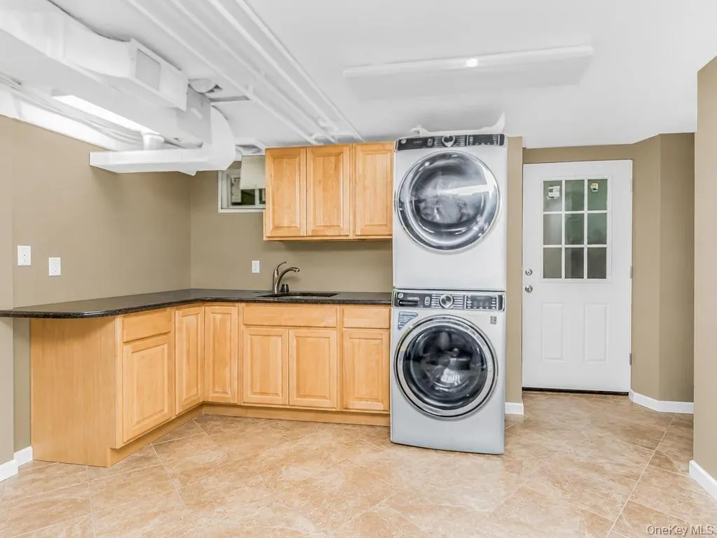 129 Jackson Avenue, Pelham, NY, 3 Bedrooms Bedrooms, 11 Rooms Rooms,2 BathroomsBathrooms,Residential,For Rent,Jackson,0,1007189 129 Jackson Avenue, Pelham, NY, 3 Bedrooms Bedrooms, 11 Rooms Rooms,2 BathroomsBathrooms,Residential,For Rent,Jackson,0,1007189