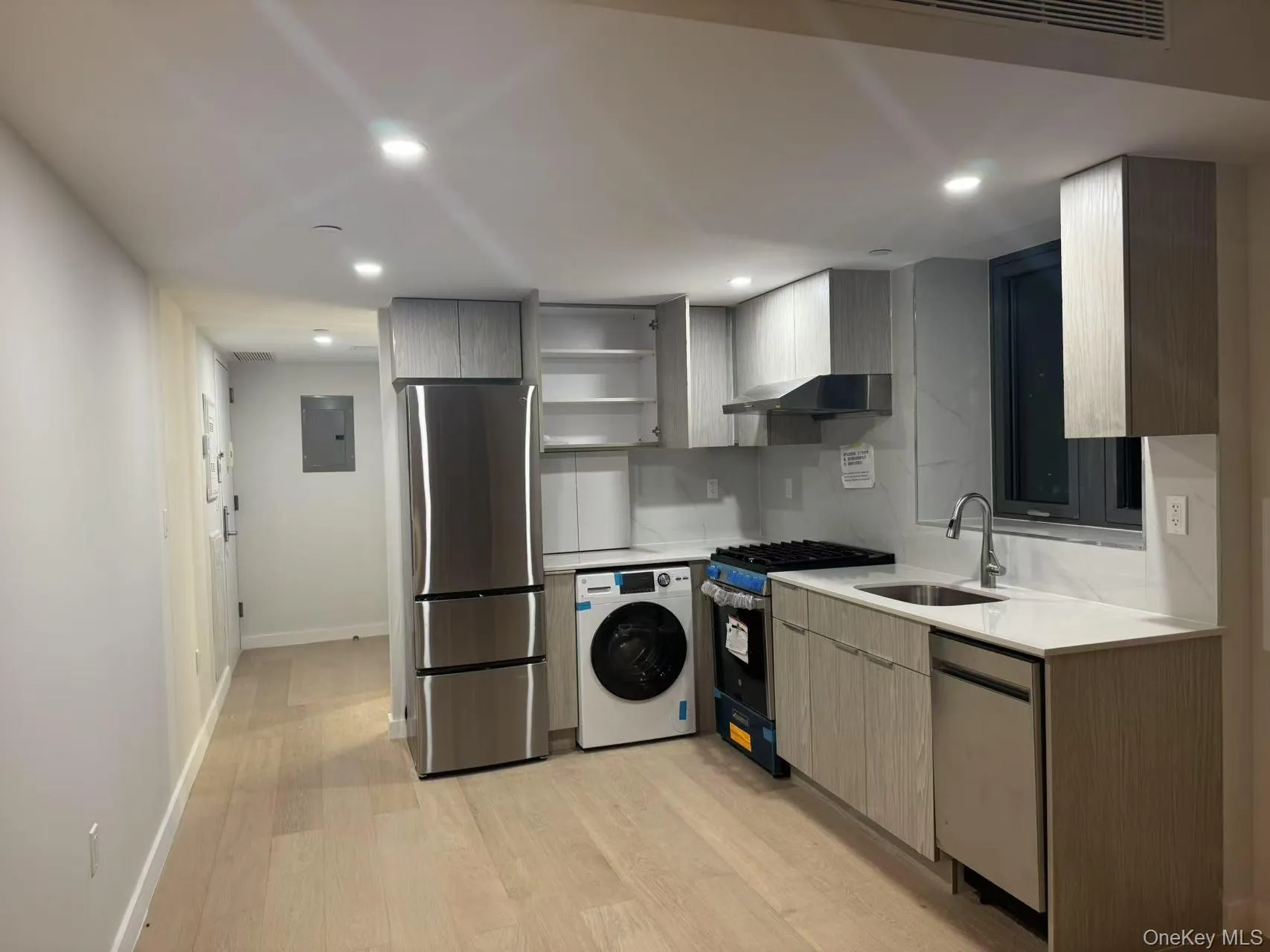 13680 41 Avenue, New York, NY, 2 Rooms Rooms,1 BathroomBathrooms,Residential Lease,For Rent,41,0,1007212 13680 41 Avenue, New York, NY, 2 Rooms Rooms,1 BathroomBathrooms,Residential Lease,For Rent,41,0,1007212