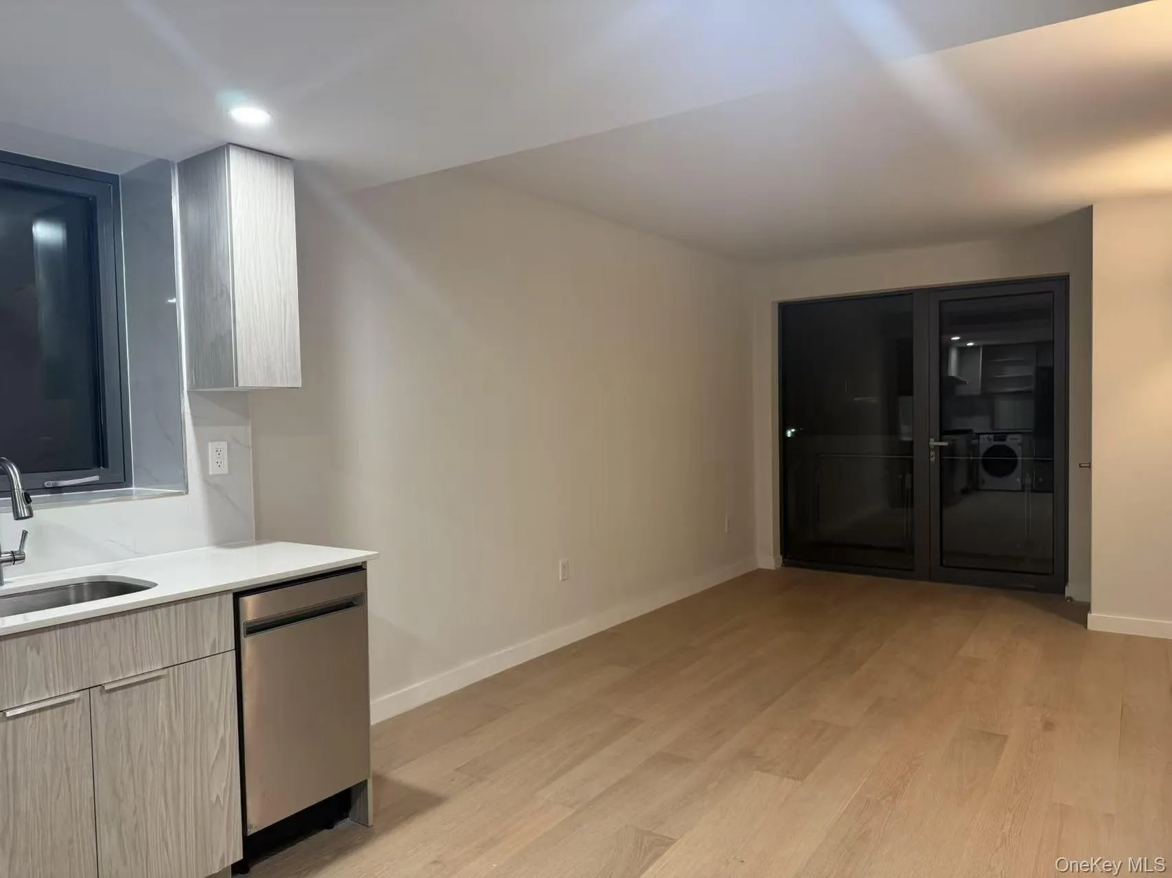 13680 41 Avenue, New York, NY, 2 Rooms Rooms,1 BathroomBathrooms,Residential Lease,For Rent,41,0,1007212 13680 41 Avenue, New York, NY, 2 Rooms Rooms,1 BathroomBathrooms,Residential Lease,For Rent,41,0,1007212