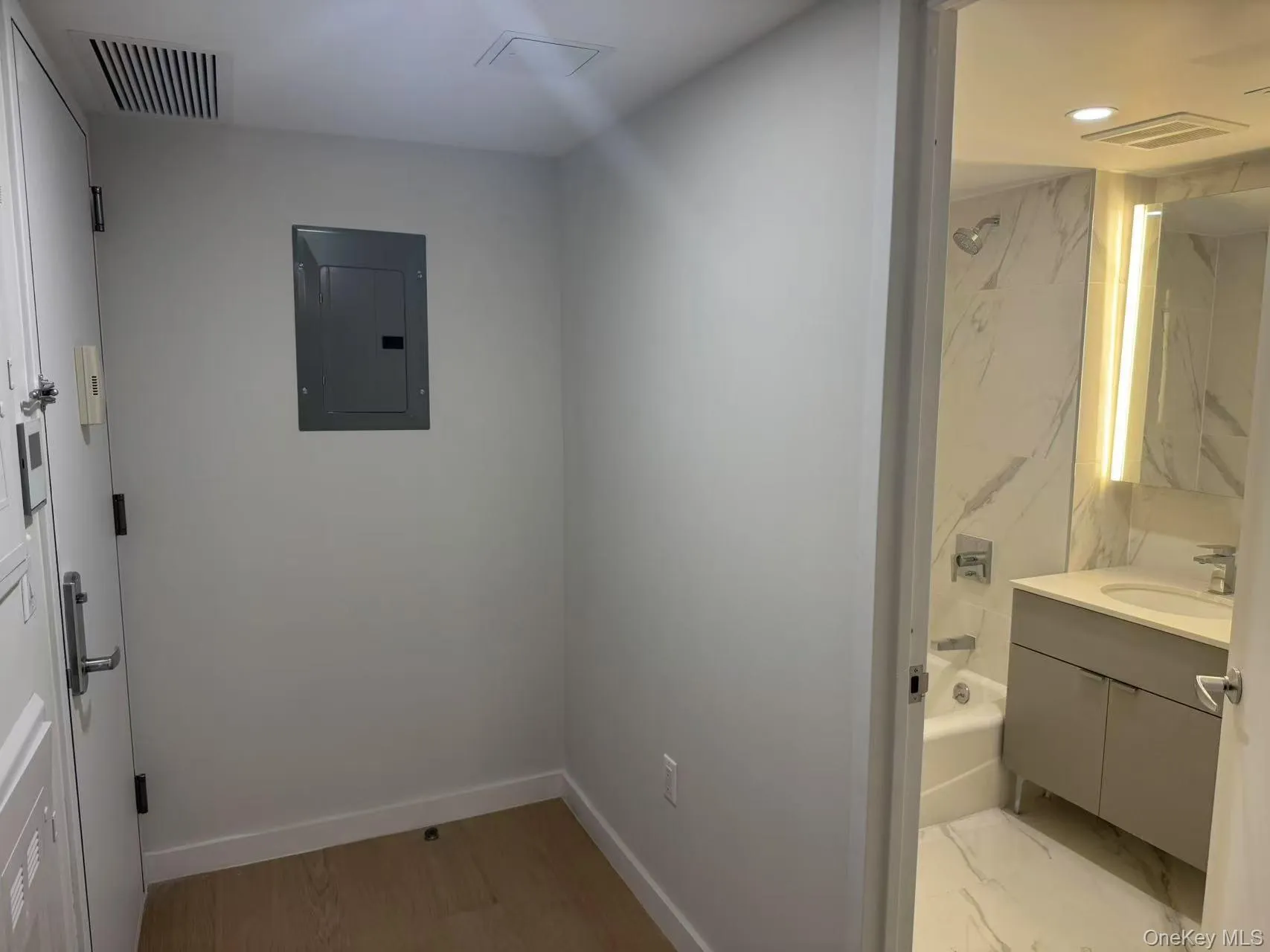 13680 41 Avenue, New York, NY, 2 Rooms Rooms,1 BathroomBathrooms,Residential Lease,For Rent,41,0,1007212 13680 41 Avenue, New York, NY, 2 Rooms Rooms,1 BathroomBathrooms,Residential Lease,For Rent,41,0,1007212