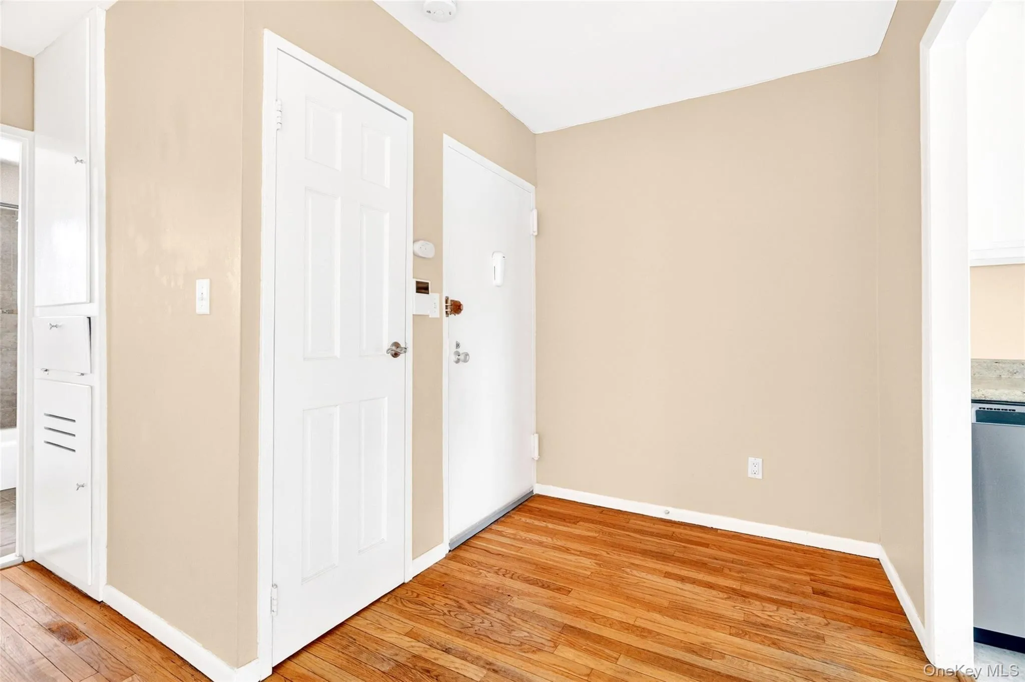 160 Centre Avenue, New Rochelle, NY, 1 Bedroom Bedrooms, 4 Rooms Rooms,1 BathroomBathrooms,Residential,For Rent,Centre,0,1007216 160 Centre Avenue, New Rochelle, NY, 1 Bedroom Bedrooms, 4 Rooms Rooms,1 BathroomBathrooms,Residential,For Rent,Centre,0,1007216