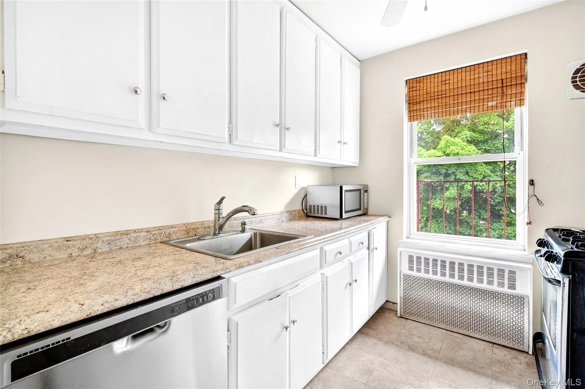 160 Centre Avenue, New Rochelle, NY, 1 Bedroom Bedrooms, 4 Rooms Rooms,1 BathroomBathrooms,Residential,For Rent,Centre,0,1007216 160 Centre Avenue, New Rochelle, NY, 1 Bedroom Bedrooms, 4 Rooms Rooms,1 BathroomBathrooms,Residential,For Rent,Centre,0,1007216