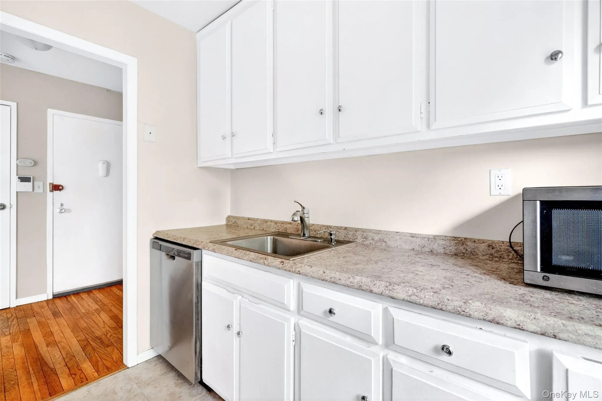 160 Centre Avenue, New Rochelle, NY, 1 Bedroom Bedrooms, 4 Rooms Rooms,1 BathroomBathrooms,Residential,For Rent,Centre,0,1007216 160 Centre Avenue, New Rochelle, NY, 1 Bedroom Bedrooms, 4 Rooms Rooms,1 BathroomBathrooms,Residential,For Rent,Centre,0,1007216