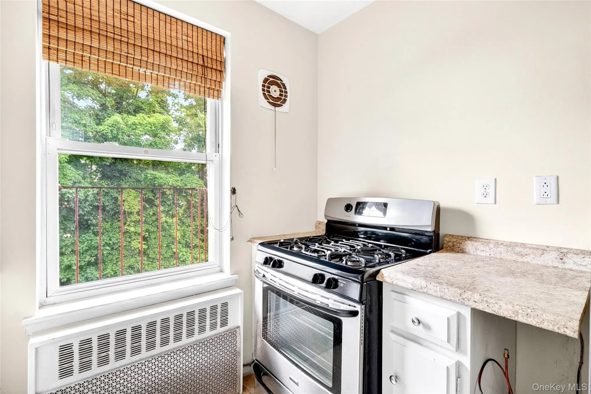 160 Centre Avenue, New Rochelle, NY, 1 Bedroom Bedrooms, 4 Rooms Rooms,1 BathroomBathrooms,Residential,For Rent,Centre,0,1007216 160 Centre Avenue, New Rochelle, NY, 1 Bedroom Bedrooms, 4 Rooms Rooms,1 BathroomBathrooms,Residential,For Rent,Centre,0,1007216