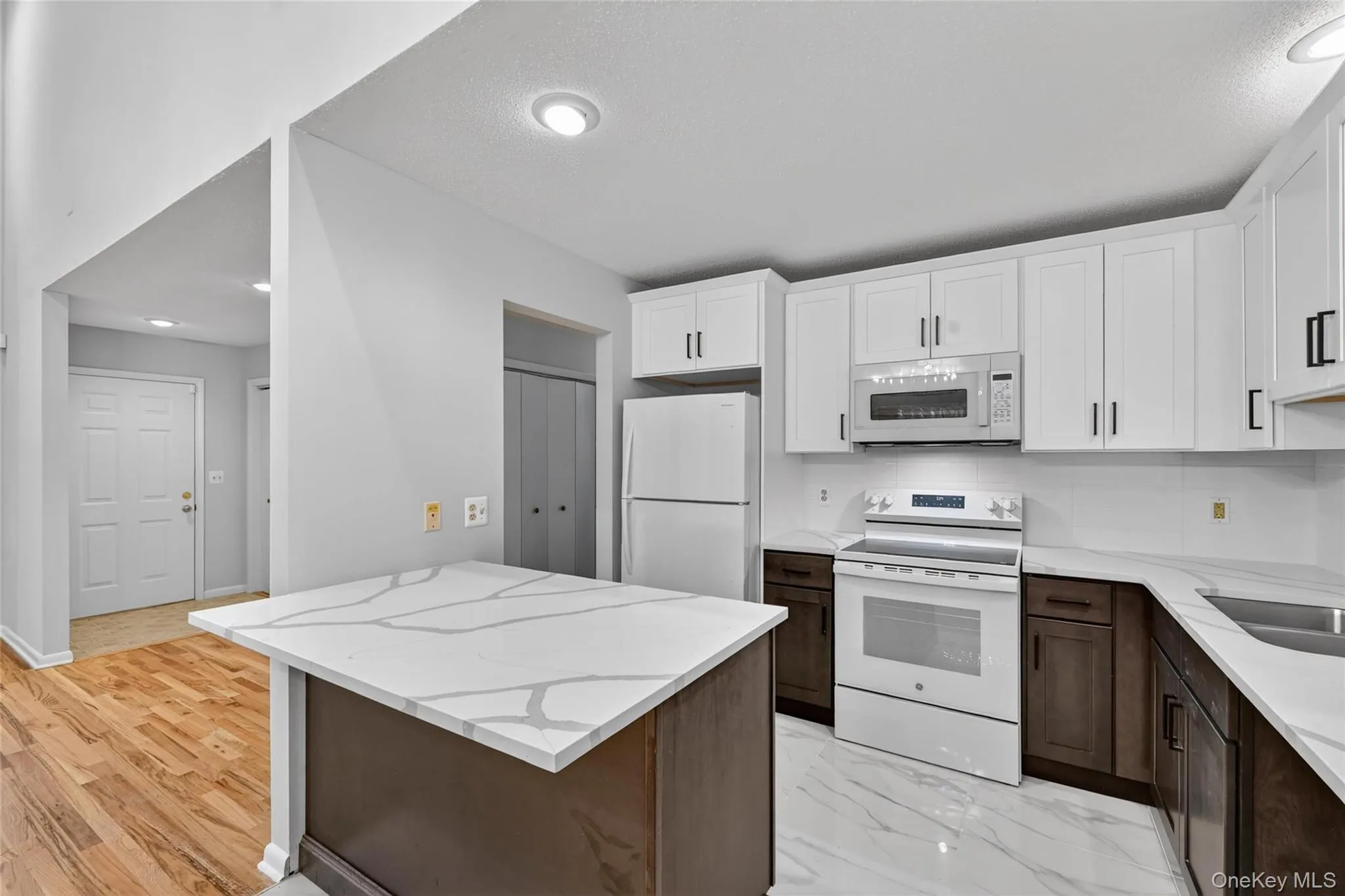 6 Summit Place, Thompson, NY, 2 Bedrooms Bedrooms, 4 Rooms Rooms,2 BathroomsBathrooms,Residential,For Rent,Summit,0,1007217 6 Summit Place, Thompson, NY, 2 Bedrooms Bedrooms, 4 Rooms Rooms,2 BathroomsBathrooms,Residential,For Rent,Summit,0,1007217