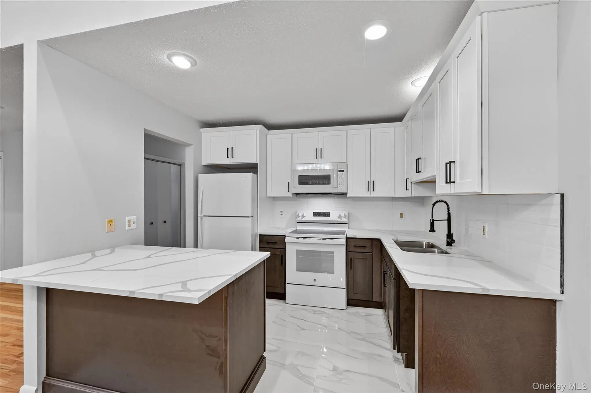 6 Summit Place, Thompson, NY, 2 Bedrooms Bedrooms, 4 Rooms Rooms,2 BathroomsBathrooms,Residential,For Rent,Summit,0,1007217 6 Summit Place, Thompson, NY, 2 Bedrooms Bedrooms, 4 Rooms Rooms,2 BathroomsBathrooms,Residential,For Rent,Summit,0,1007217
