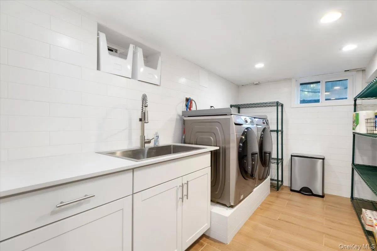 Laundry area in basement. Laundry area in basement.