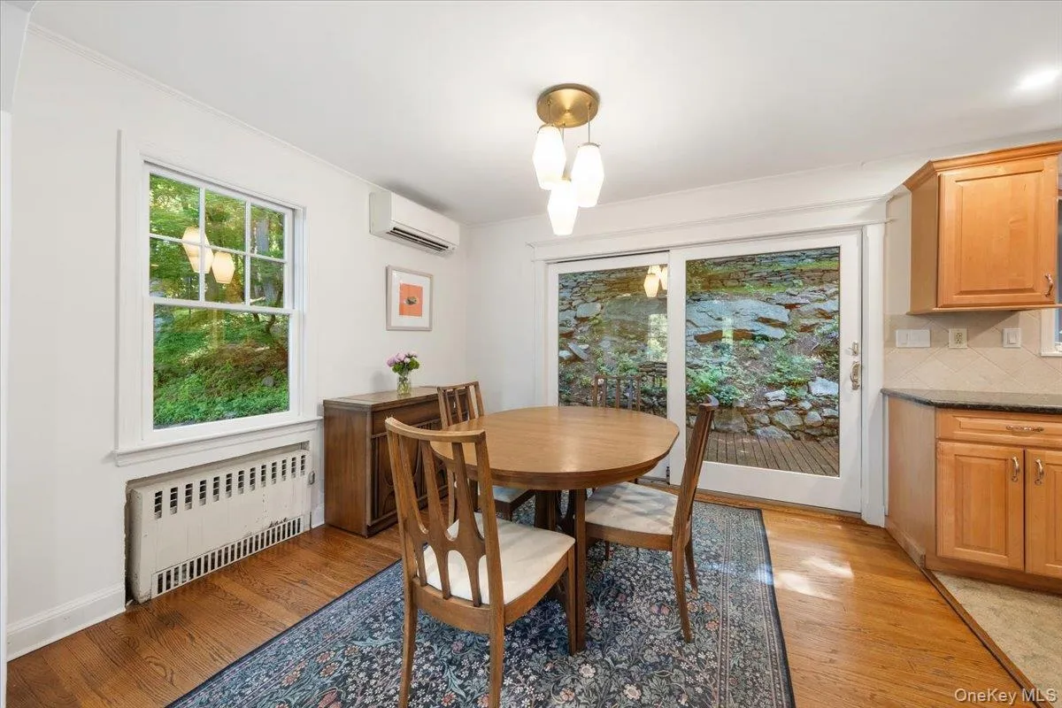 Dining area, connected to kitchen and walk out access to deck / backyard. Dining area, connected to kitchen and walk out access to deck / backyard.