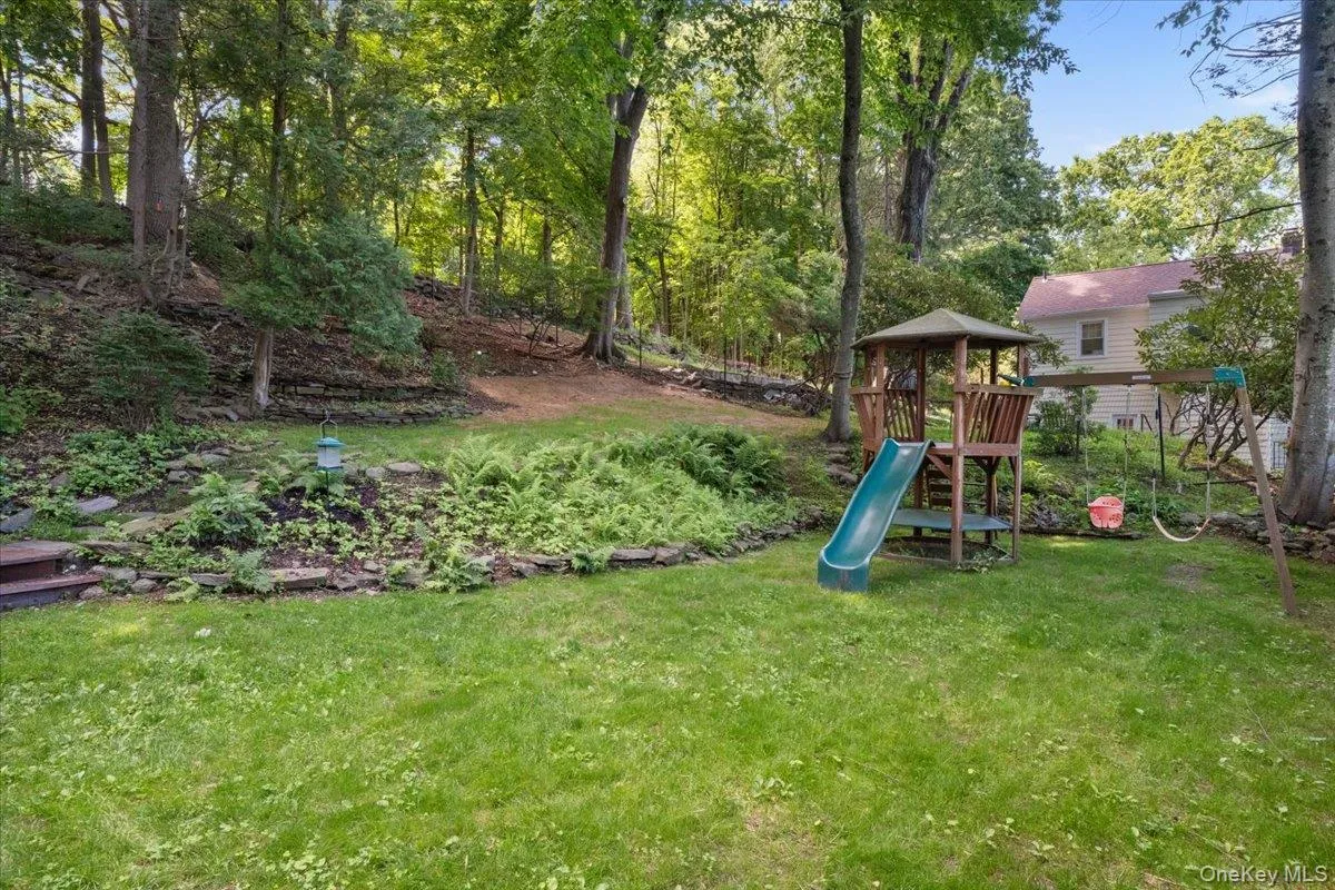 Spacious and manicured yard. Spacious and manicured yard.