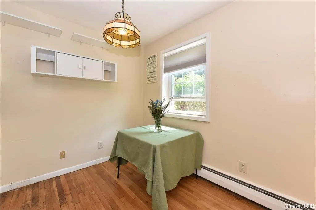 295 Merrick Road, Babylon, NY, 1 Bedroom Bedrooms, 3 Rooms Rooms,1 BathroomBathrooms,Residential,For Rent,Merrick,0,1007225 295 Merrick Road, Babylon, NY, 1 Bedroom Bedrooms, 3 Rooms Rooms,1 BathroomBathrooms,Residential,For Rent,Merrick,0,1007225