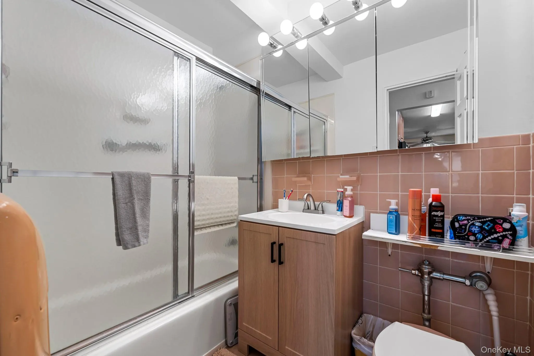 85-10 151 Avenue, New York, NY, 3 Bedrooms Bedrooms, 6 Rooms Rooms,2 BathroomsBathrooms,Residential,For Rent,151,0,1007233 85-10 151 Avenue, New York, NY, 3 Bedrooms Bedrooms, 6 Rooms Rooms,2 BathroomsBathrooms,Residential,For Rent,151,0,1007233