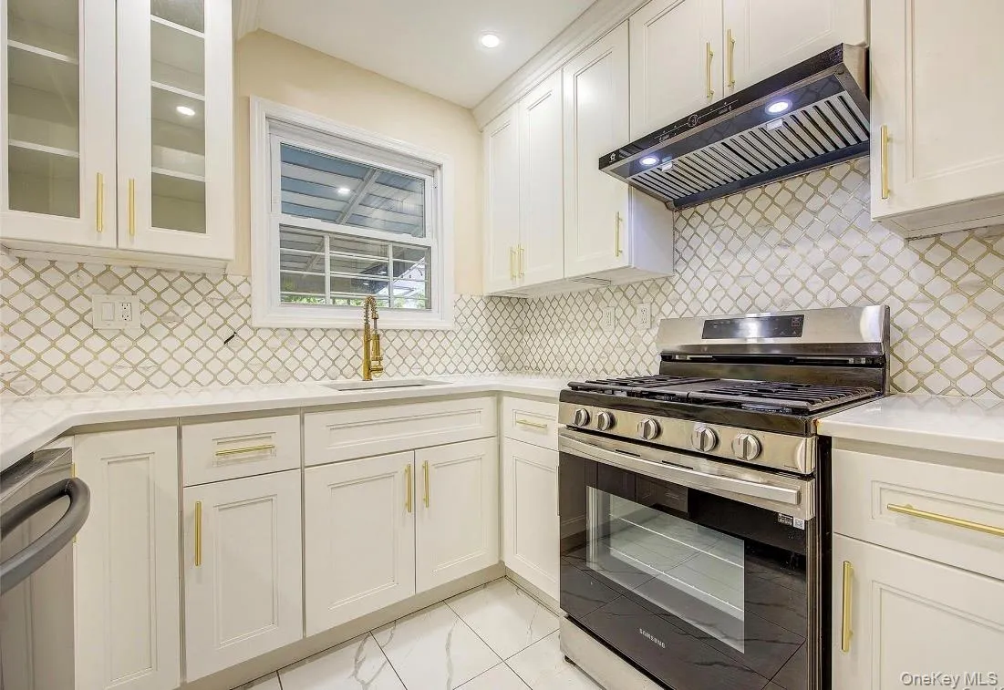 164-38 76th Road, New York, NY, 3 Bedrooms Bedrooms, 6 Rooms Rooms,2 BathroomsBathrooms,Residential Lease,For Rent,76th,0,1007237 164-38 76th Road, New York, NY, 3 Bedrooms Bedrooms, 6 Rooms Rooms,2 BathroomsBathrooms,Residential Lease,For Rent,76th,0,1007237