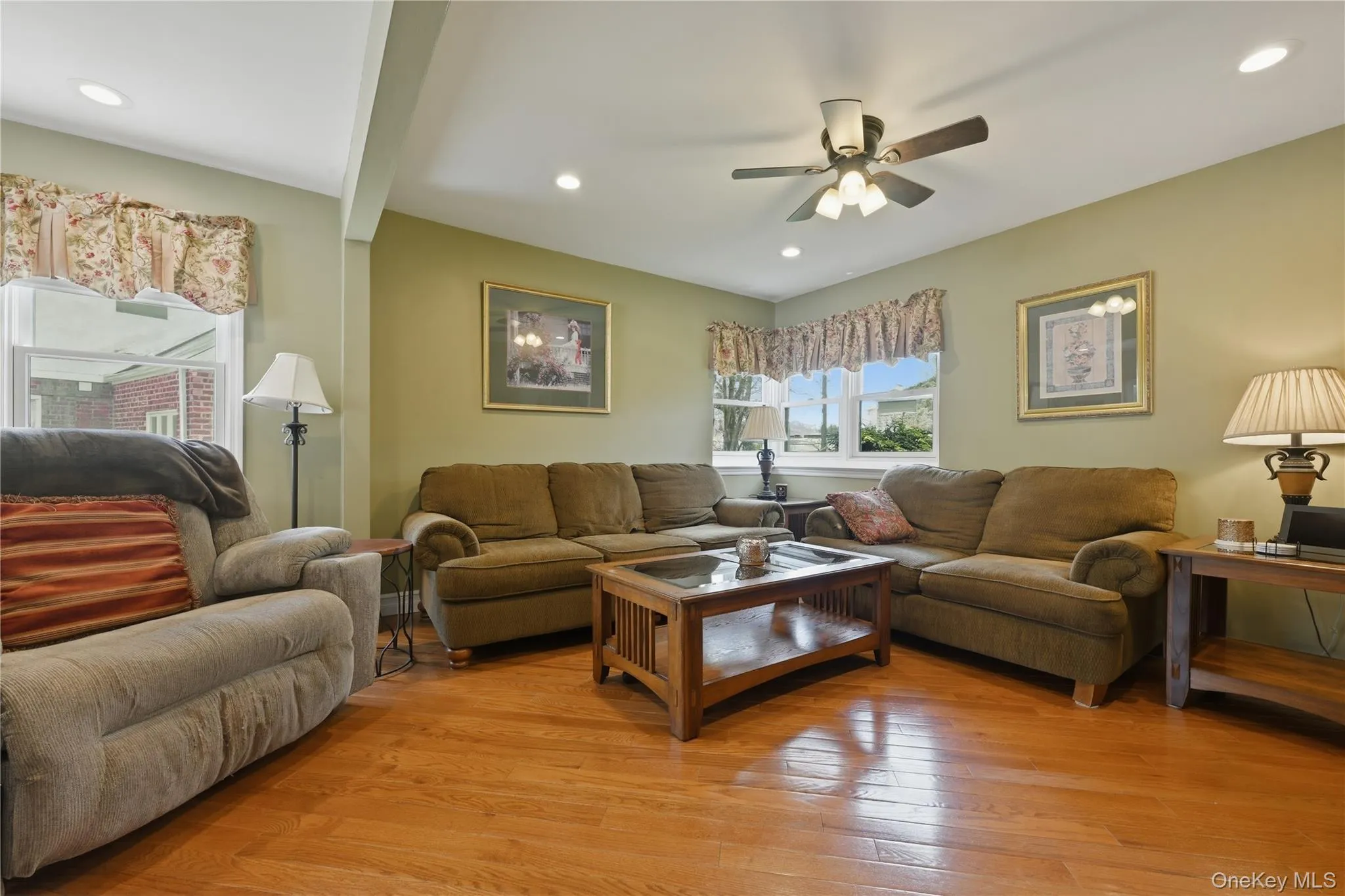 19 Berkshire Road, Oyster Bay, NY, 4 Bedrooms Bedrooms, 8 Rooms Rooms,3 BathroomsBathrooms,Residential,For Rent,Berkshire,0,1007252 19 Berkshire Road, Oyster Bay, NY, 4 Bedrooms Bedrooms, 8 Rooms Rooms,3 BathroomsBathrooms,Residential,For Rent,Berkshire,0,1007252