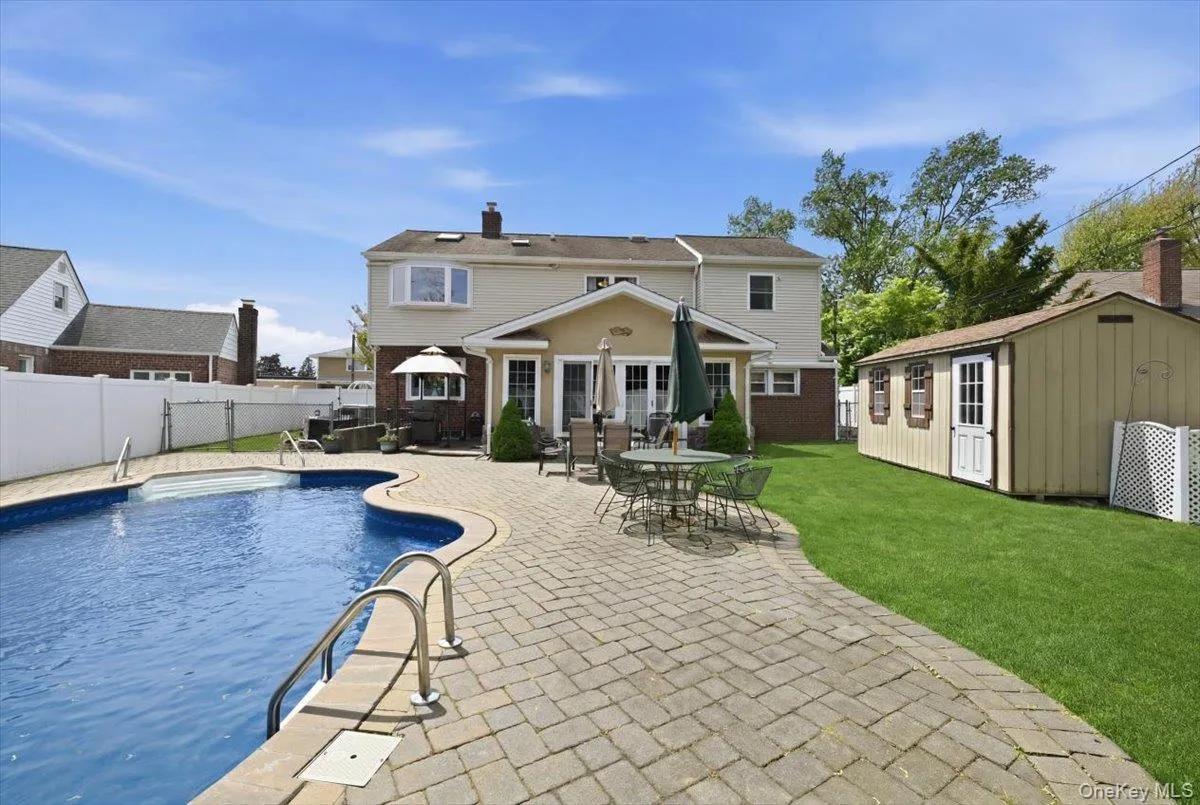 19 Berkshire Road, Oyster Bay, NY, 4 Bedrooms Bedrooms, 8 Rooms Rooms,3 BathroomsBathrooms,Residential,For Rent,Berkshire,0,1007252 19 Berkshire Road, Oyster Bay, NY, 4 Bedrooms Bedrooms, 8 Rooms Rooms,3 BathroomsBathrooms,Residential,For Rent,Berkshire,0,1007252