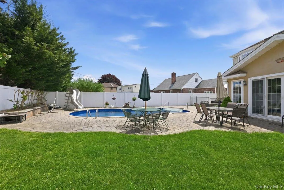 19 Berkshire Road, Oyster Bay, NY, 4 Bedrooms Bedrooms, 8 Rooms Rooms,3 BathroomsBathrooms,Residential,For Rent,Berkshire,0,1007252 19 Berkshire Road, Oyster Bay, NY, 4 Bedrooms Bedrooms, 8 Rooms Rooms,3 BathroomsBathrooms,Residential,For Rent,Berkshire,0,1007252
