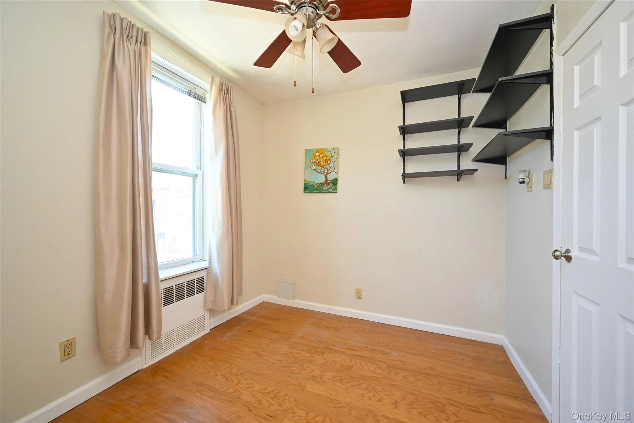 Second bedroom with pre-engineered hardwood flooring. Second bedroom with pre-engineered hardwood flooring.