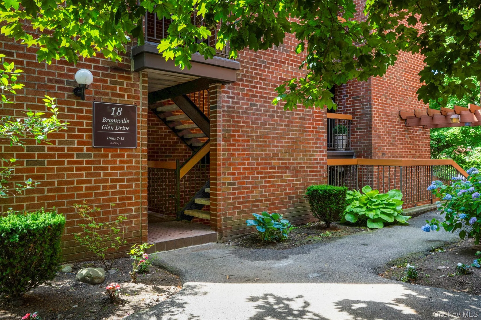 18 Bronxville Glen 18 Bronxville Glen