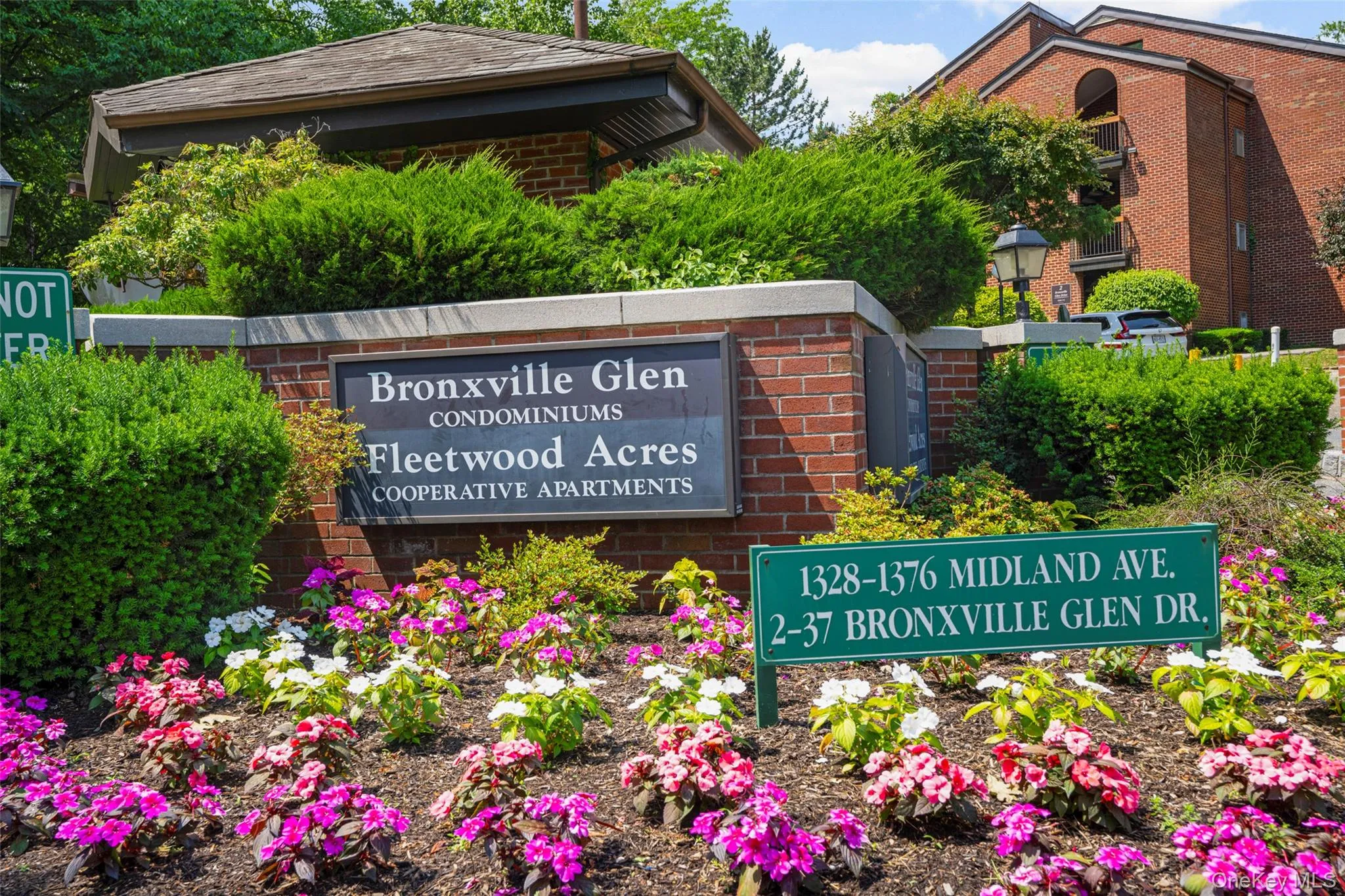 18 Bronxville Glen Drive, Yonkers, NY, 2 Bedrooms Bedrooms, 6 Rooms Rooms,2 BathroomsBathrooms,Residential Lease,For Rent,Bronxville Glen,0,1007257 18 Bronxville Glen Drive, Yonkers, NY, 2 Bedrooms Bedrooms, 6 Rooms Rooms,2 BathroomsBathrooms,Residential Lease,For Rent,Bronxville Glen,0,1007257