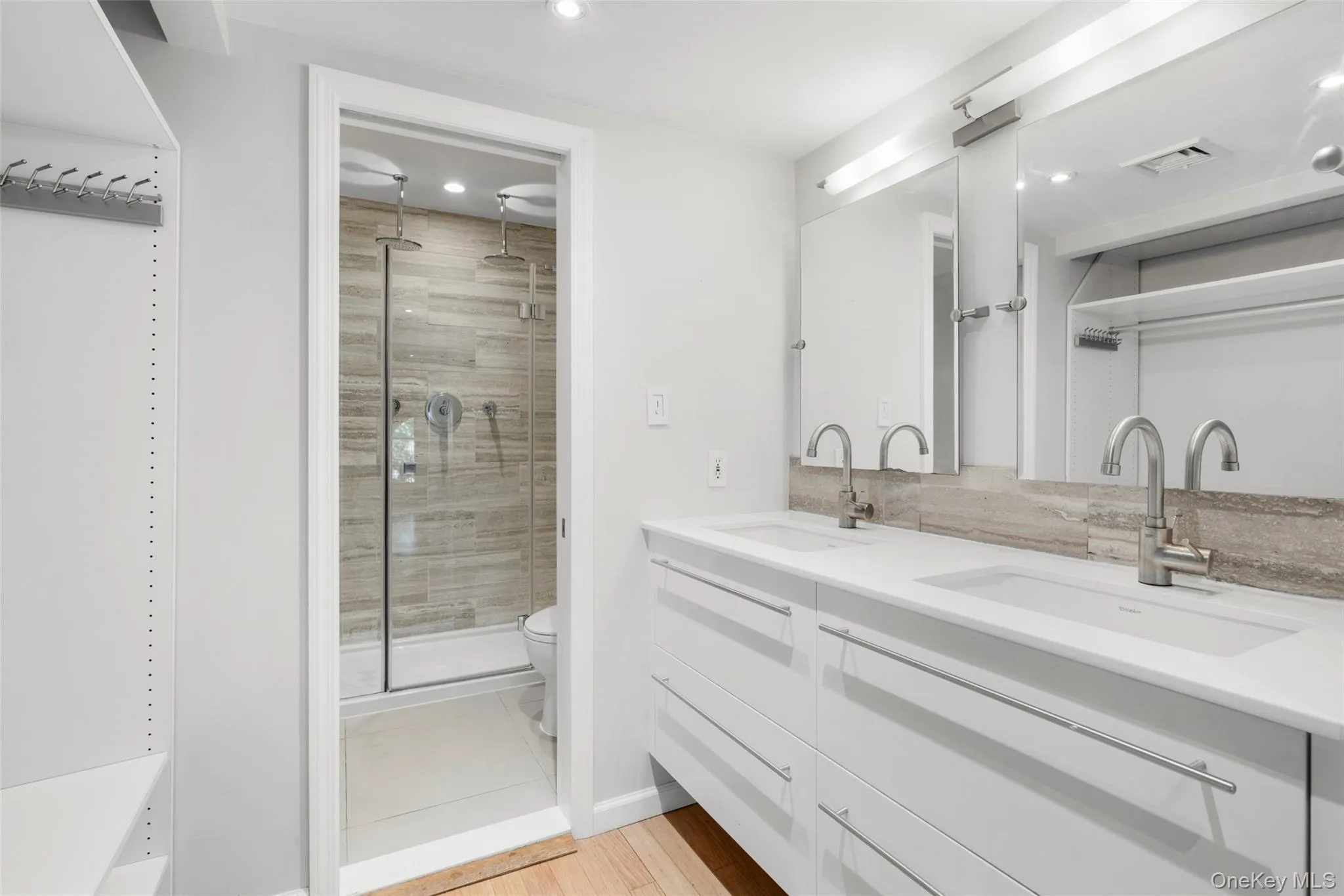 Double Vanity En-Suite Primary Bedroom Double Vanity En-Suite Primary Bedroom