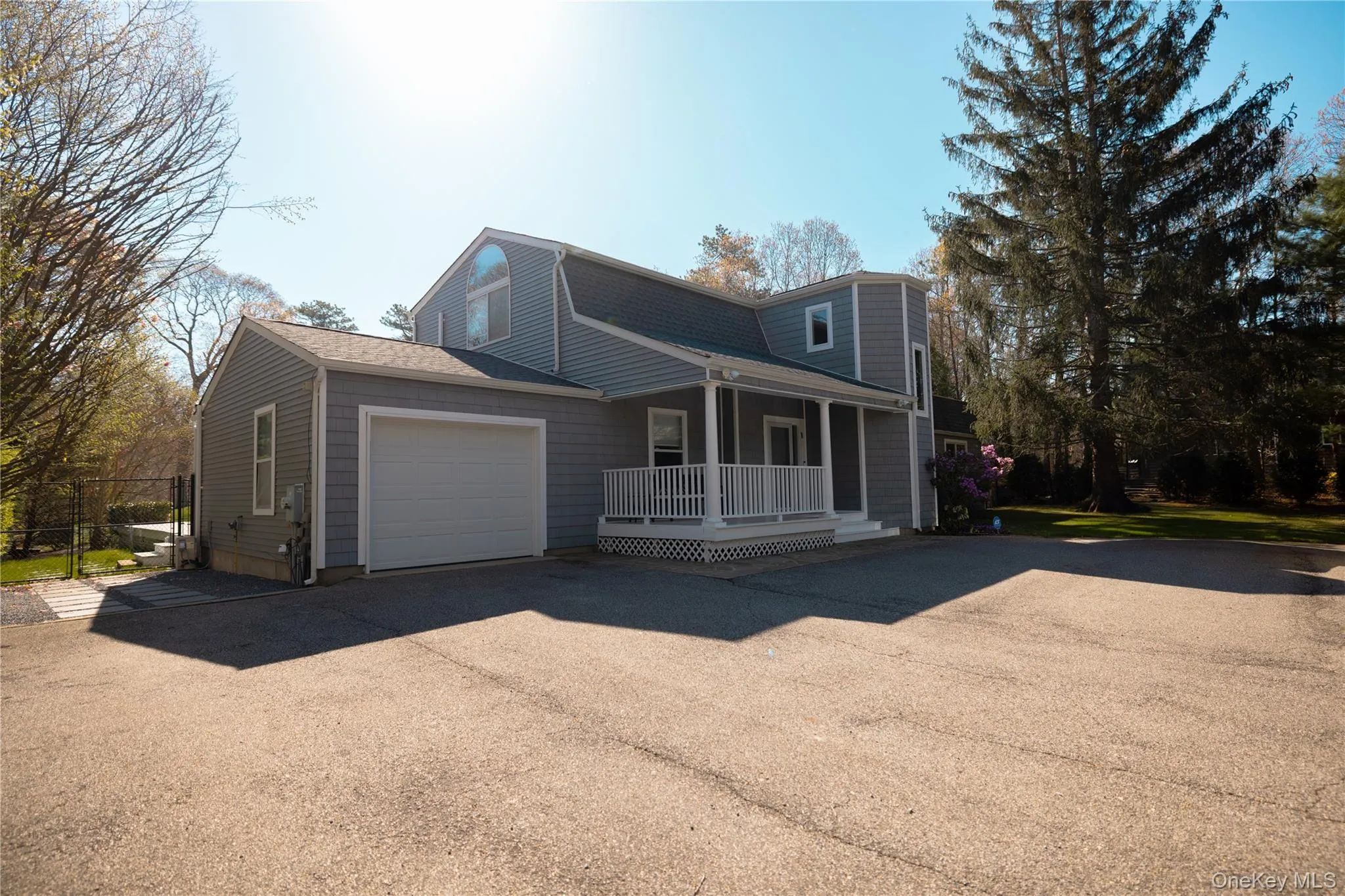 Front Entrance, with private Driveway Front Entrance, with private Driveway