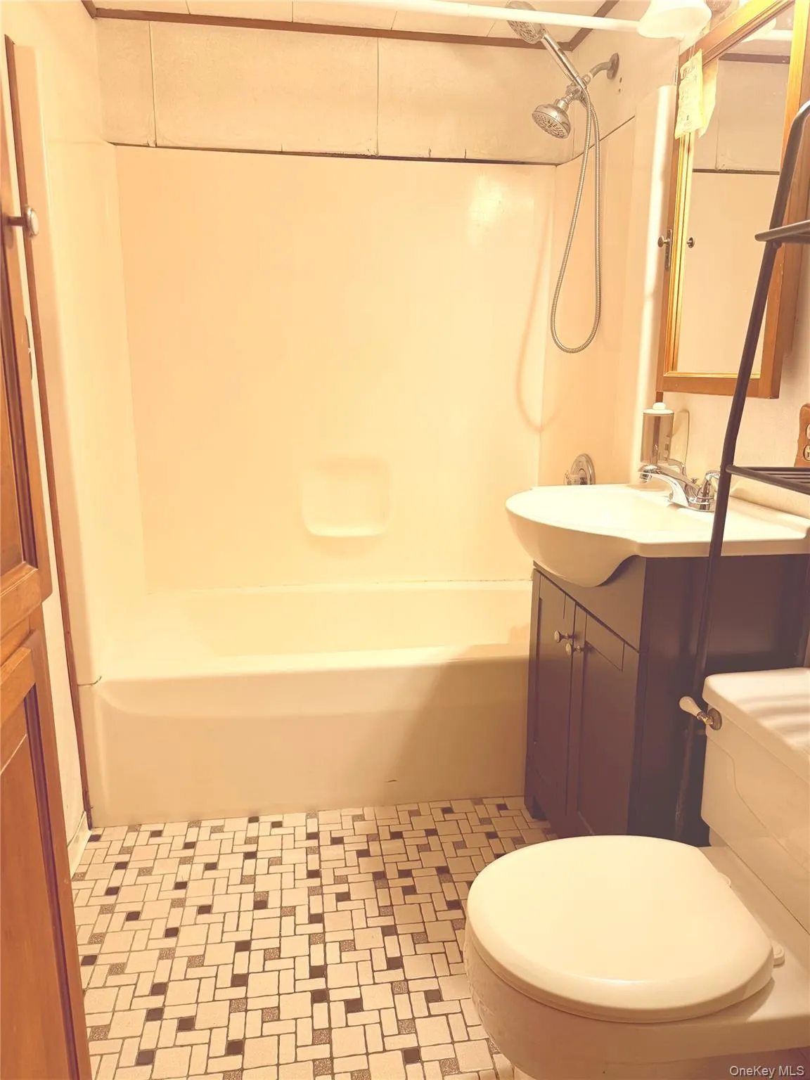 92 Stone Lane, Hempstead, NY, 4 Bedrooms Bedrooms, 7 Rooms Rooms,1 BathroomBathrooms,Residential Lease,For Rent,Stone,0,1007264 92 Stone Lane, Hempstead, NY, 4 Bedrooms Bedrooms, 7 Rooms Rooms,1 BathroomBathrooms,Residential Lease,For Rent,Stone,0,1007264