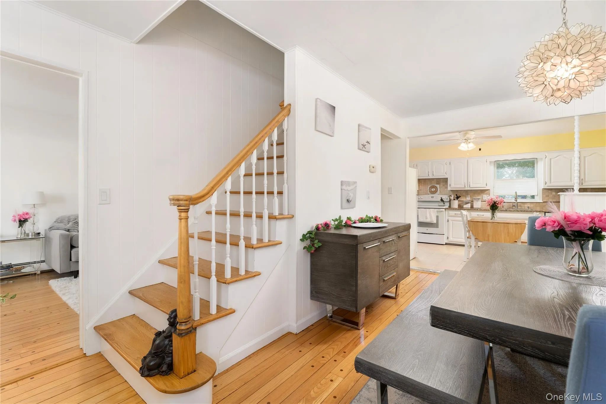 22 End Avenue, Southampton, NY, 3 Bedrooms Bedrooms, 8 Rooms Rooms,2 BathroomsBathrooms,Residential Lease,For Rent,End,0,1007266 22 End Avenue, Southampton, NY, 3 Bedrooms Bedrooms, 8 Rooms Rooms,2 BathroomsBathrooms,Residential Lease,For Rent,End,0,1007266
