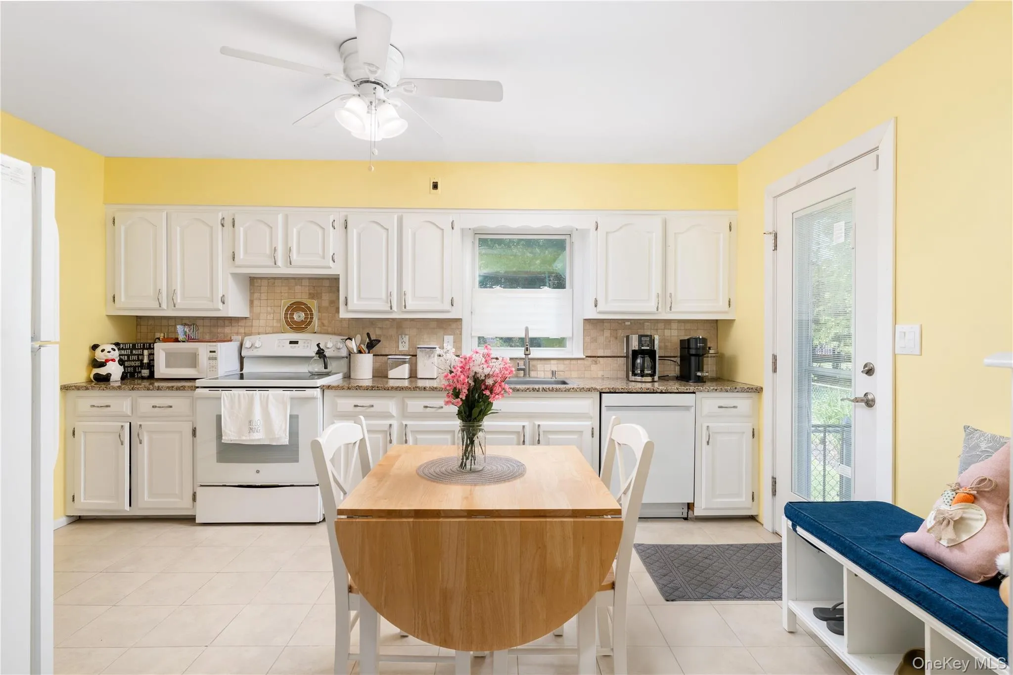 22 End Avenue, Southampton, NY, 3 Bedrooms Bedrooms, 8 Rooms Rooms,2 BathroomsBathrooms,Residential Lease,For Rent,End,0,1007266 22 End Avenue, Southampton, NY, 3 Bedrooms Bedrooms, 8 Rooms Rooms,2 BathroomsBathrooms,Residential Lease,For Rent,End,0,1007266