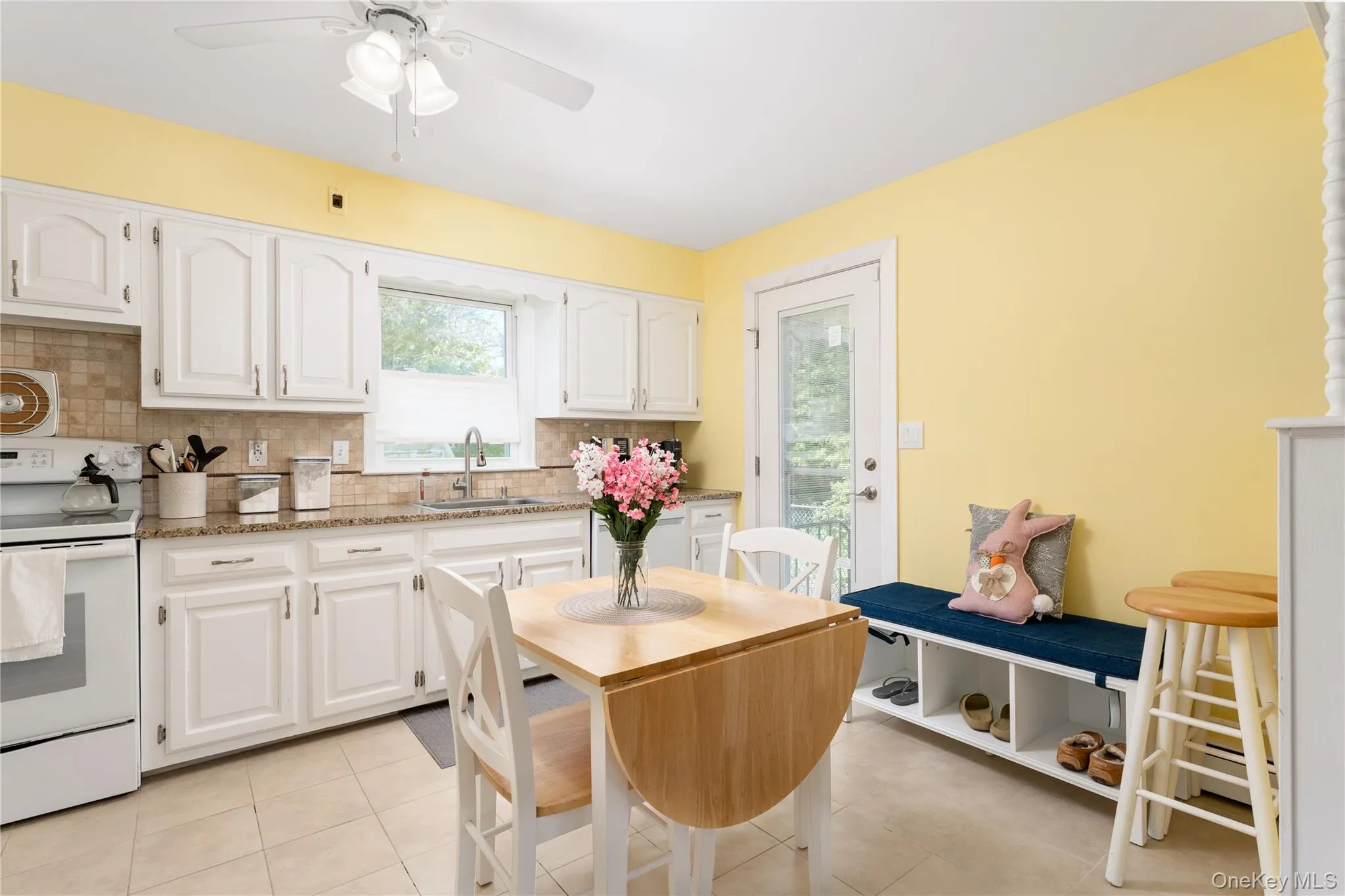 22 End Avenue, Southampton, NY, 3 Bedrooms Bedrooms, 8 Rooms Rooms,2 BathroomsBathrooms,Residential Lease,For Rent,End,0,1007266 22 End Avenue, Southampton, NY, 3 Bedrooms Bedrooms, 8 Rooms Rooms,2 BathroomsBathrooms,Residential Lease,For Rent,End,0,1007266