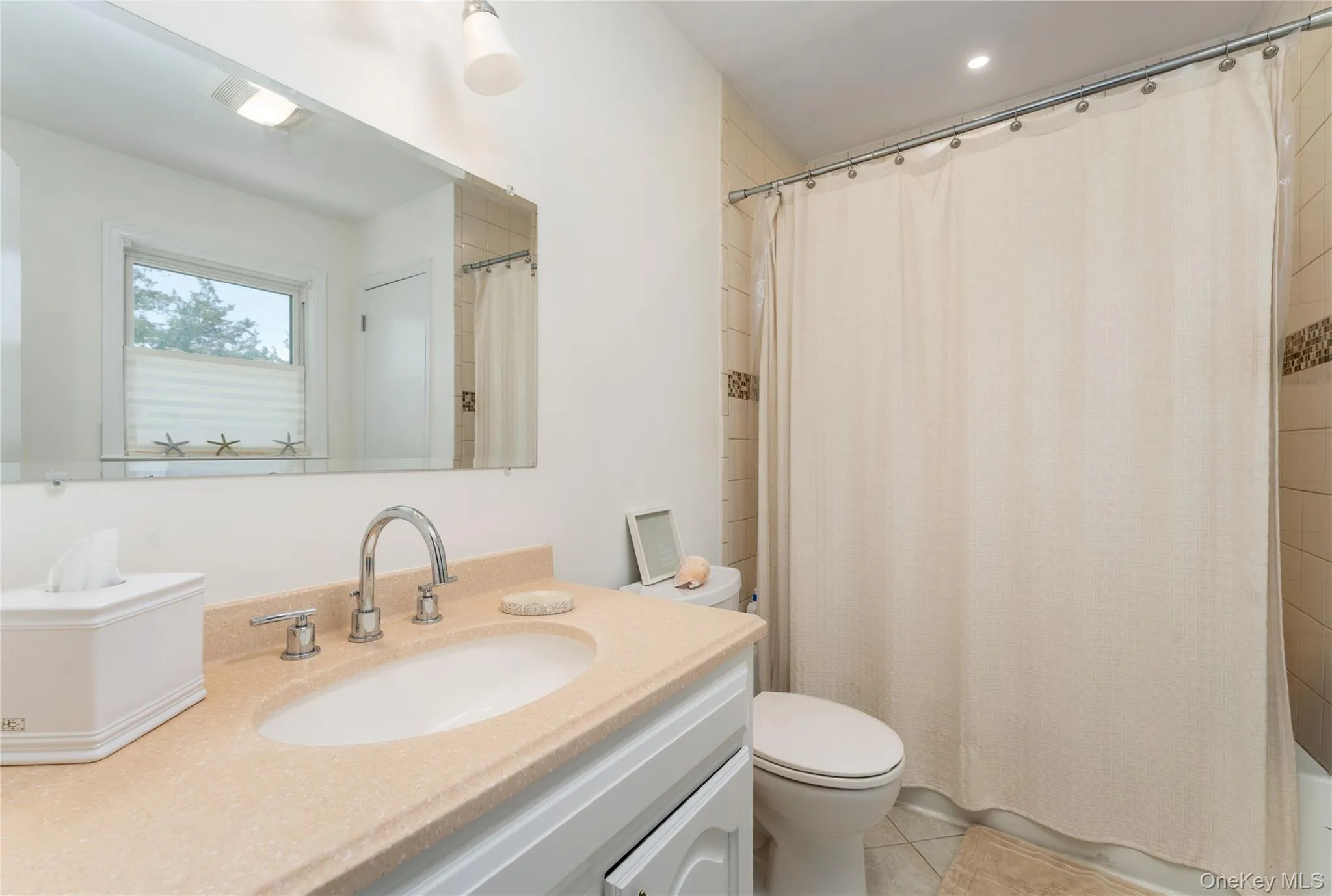 22 End Avenue, Southampton, NY, 3 Bedrooms Bedrooms, 8 Rooms Rooms,2 BathroomsBathrooms,Residential Lease,For Rent,End,0,1007266 22 End Avenue, Southampton, NY, 3 Bedrooms Bedrooms, 8 Rooms Rooms,2 BathroomsBathrooms,Residential Lease,For Rent,End,0,1007266