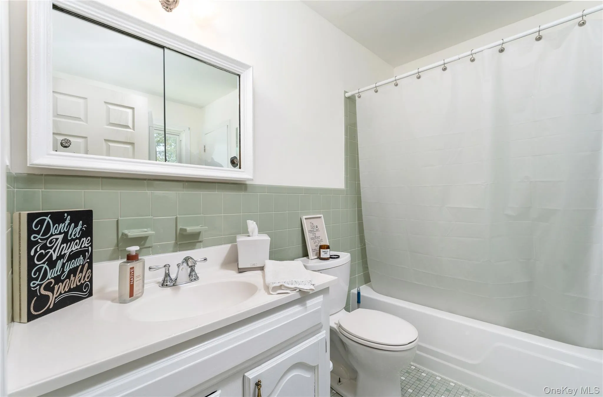 22 End Avenue, Southampton, NY, 3 Bedrooms Bedrooms, 8 Rooms Rooms,2 BathroomsBathrooms,Residential Lease,For Rent,End,0,1007266 22 End Avenue, Southampton, NY, 3 Bedrooms Bedrooms, 8 Rooms Rooms,2 BathroomsBathrooms,Residential Lease,For Rent,End,0,1007266