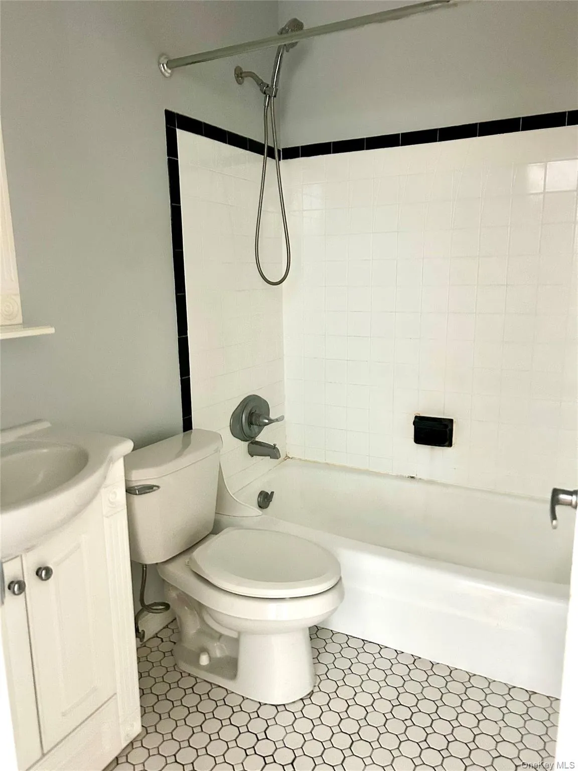 8 Colonial Road, Beacon, NY, 1 Bedroom Bedrooms, 4 Rooms Rooms,1 BathroomBathrooms,Residential Lease,For Rent,Colonial,0,1007270 8 Colonial Road, Beacon, NY, 1 Bedroom Bedrooms, 4 Rooms Rooms,1 BathroomBathrooms,Residential Lease,For Rent,Colonial,0,1007270