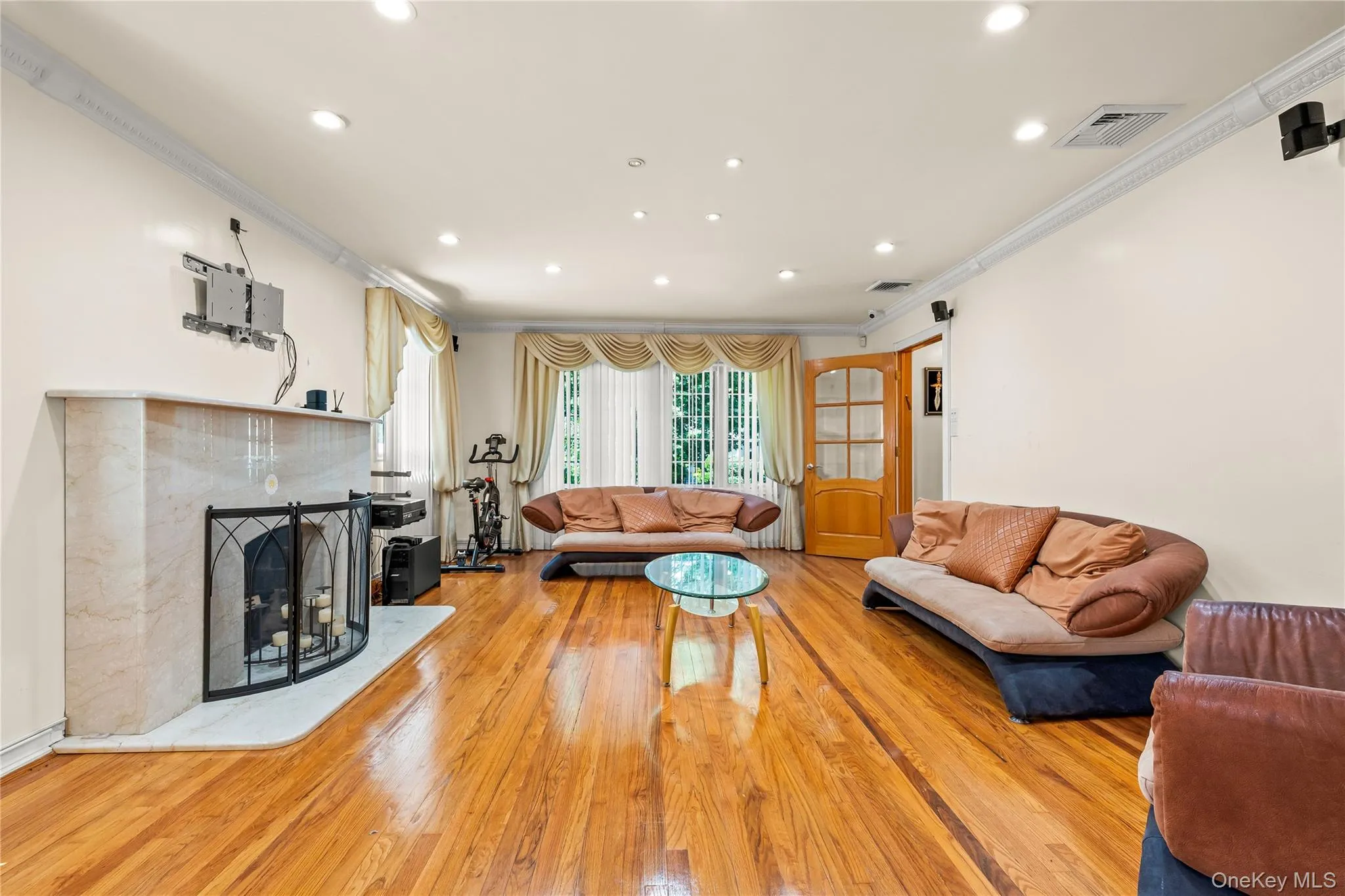 7355 194th Street, New York, NY, 4 Bedrooms Bedrooms, 11 Rooms Rooms,2 BathroomsBathrooms,Residential,For Rent,194th,0,1007273 7355 194th Street, New York, NY, 4 Bedrooms Bedrooms, 11 Rooms Rooms,2 BathroomsBathrooms,Residential,For Rent,194th,0,1007273