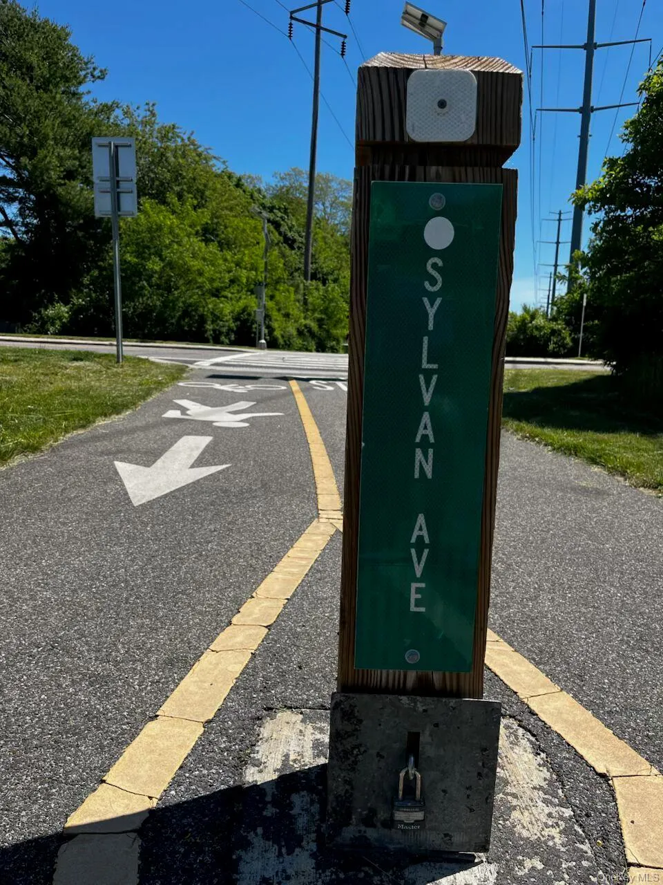 The Greenway right off Sylavn 1 mile from the Long Island Sound The Greenway right off Sylavn 1 mile from the Long Island Sound