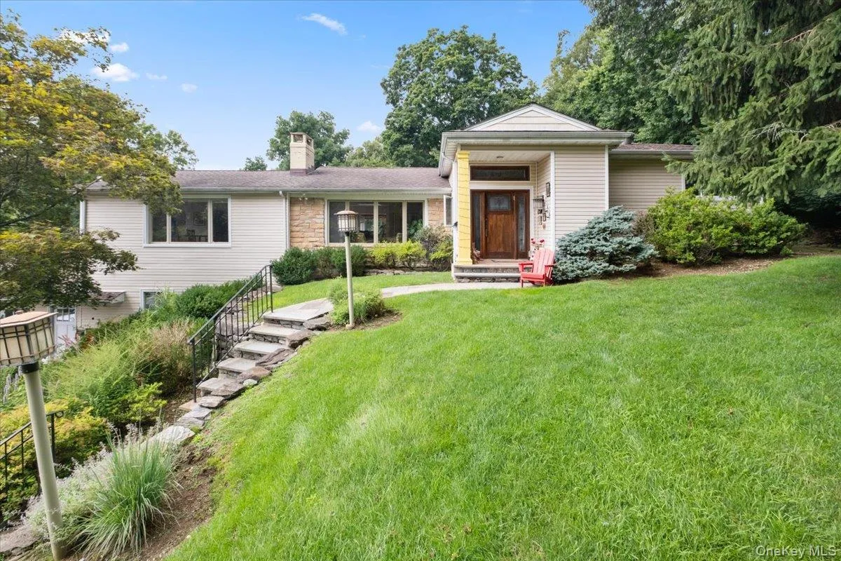 5 Agnes Circle, Greenburgh, NY, 4 Bedrooms Bedrooms, 9 Rooms Rooms,4 BathroomsBathrooms,Residential Lease,For Rent,Agnes,0,1007276 5 Agnes Circle, Greenburgh, NY, 4 Bedrooms Bedrooms, 9 Rooms Rooms,4 BathroomsBathrooms,Residential Lease,For Rent,Agnes,0,1007276