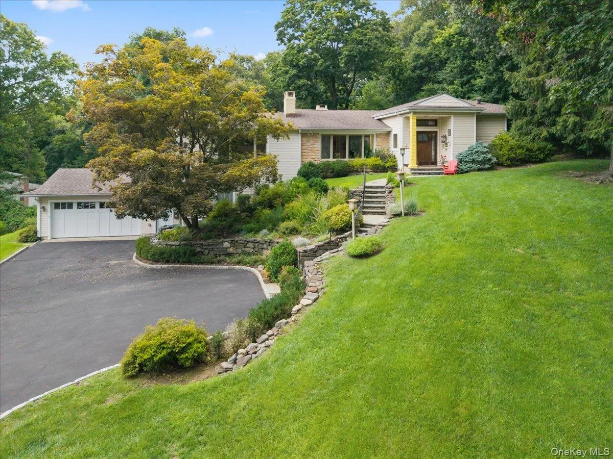 5 Agnes Circle, Greenburgh, NY, 4 Bedrooms Bedrooms, 9 Rooms Rooms,4 BathroomsBathrooms,Residential Lease,For Rent,Agnes,0,1007276 5 Agnes Circle, Greenburgh, NY, 4 Bedrooms Bedrooms, 9 Rooms Rooms,4 BathroomsBathrooms,Residential Lease,For Rent,Agnes,0,1007276