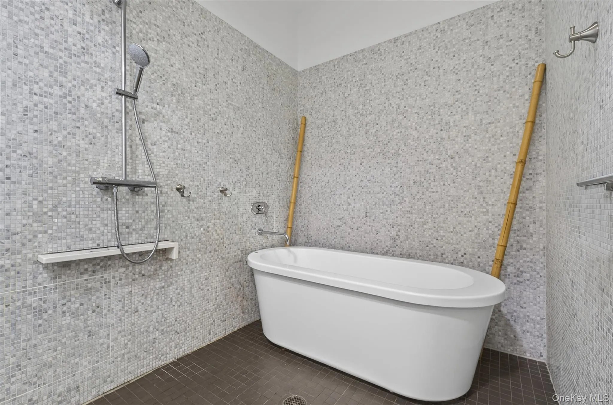 27-28 Thomson Avenue, New York, NY, 1 Bedroom Bedrooms, 5 Rooms Rooms,2 BathroomsBathrooms,Residential,For Rent,Thomson,0,1007283 27-28 Thomson Avenue, New York, NY, 1 Bedroom Bedrooms, 5 Rooms Rooms,2 BathroomsBathrooms,Residential,For Rent,Thomson,0,1007283