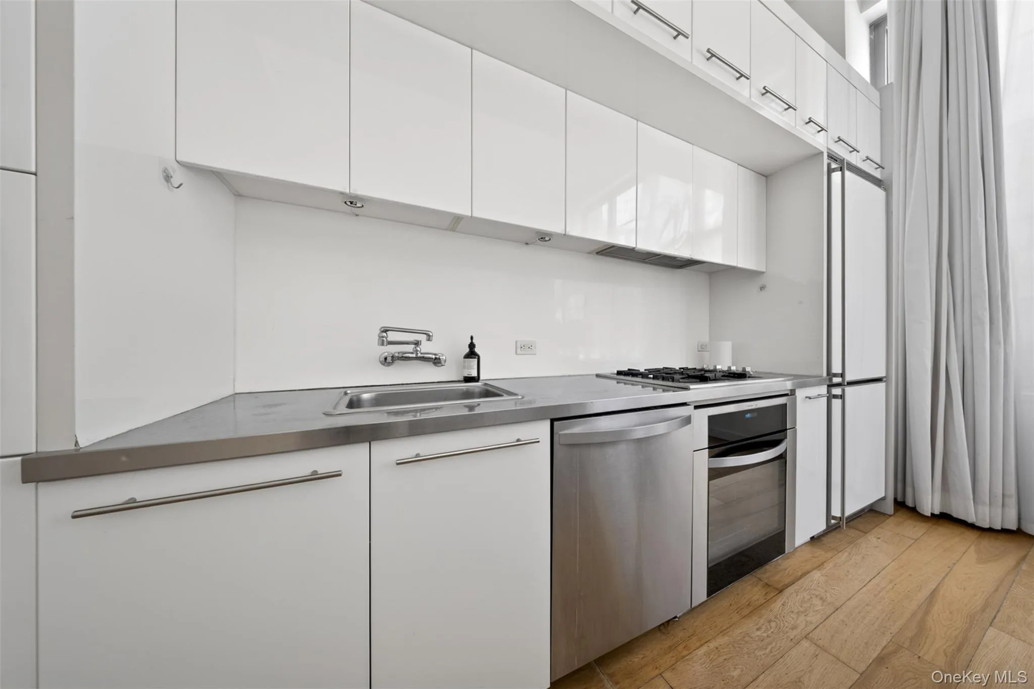 27-28 Thomson Avenue, New York, NY, 1 Bedroom Bedrooms, 5 Rooms Rooms,2 BathroomsBathrooms,Residential,For Rent,Thomson,0,1007283 27-28 Thomson Avenue, New York, NY, 1 Bedroom Bedrooms, 5 Rooms Rooms,2 BathroomsBathrooms,Residential,For Rent,Thomson,0,1007283