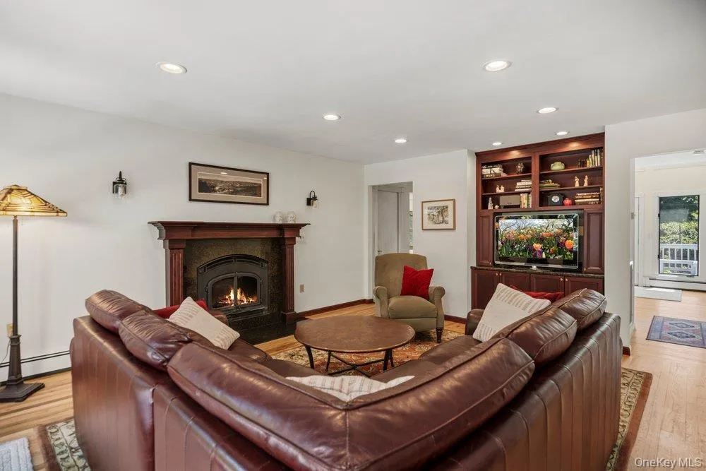 47 Lubber Street, Brookhaven, NY, 5 Bedrooms Bedrooms, 9 Rooms Rooms,2 BathroomsBathrooms,Residential,For Rent,Lubber,0,1007307 47 Lubber Street, Brookhaven, NY, 5 Bedrooms Bedrooms, 9 Rooms Rooms,2 BathroomsBathrooms,Residential,For Rent,Lubber,0,1007307