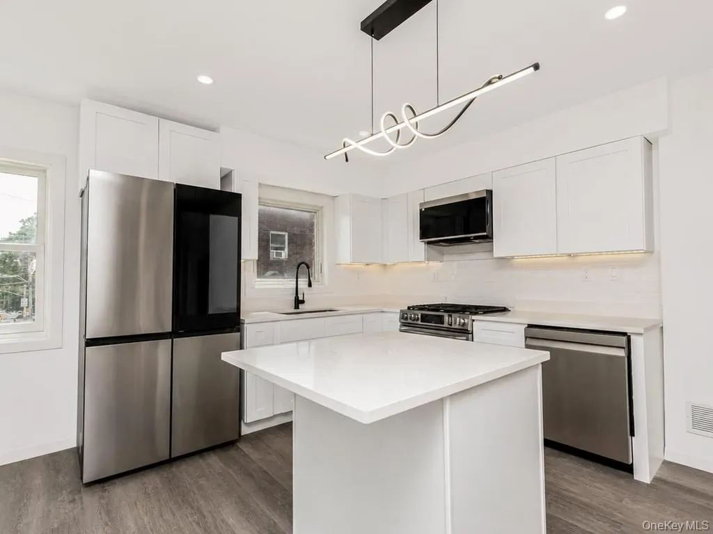 1066 219th Street, New York, NY, 3 Bedrooms Bedrooms, 9 Rooms Rooms,2 BathroomsBathrooms,Residential,For Rent,219th,0,1007312 1066 219th Street, New York, NY, 3 Bedrooms Bedrooms, 9 Rooms Rooms,2 BathroomsBathrooms,Residential,For Rent,219th,0,1007312