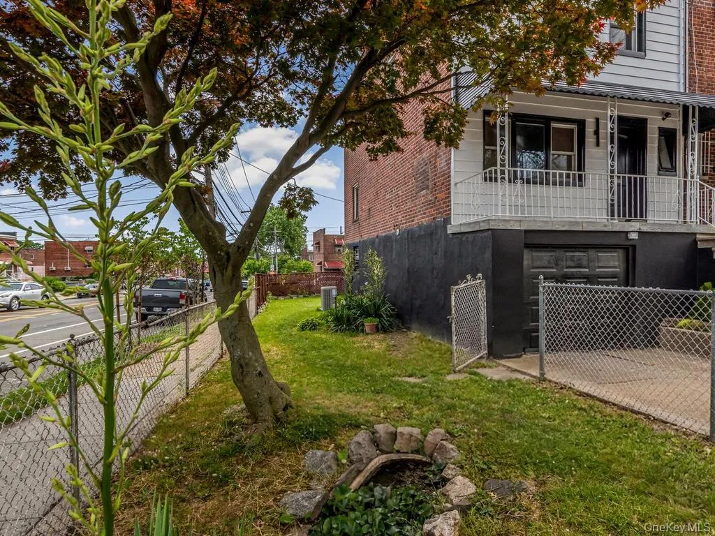 1066 219th Street, New York, NY, 3 Bedrooms Bedrooms, 9 Rooms Rooms,2 BathroomsBathrooms,Residential,For Rent,219th,0,1007312 1066 219th Street, New York, NY, 3 Bedrooms Bedrooms, 9 Rooms Rooms,2 BathroomsBathrooms,Residential,For Rent,219th,0,1007312