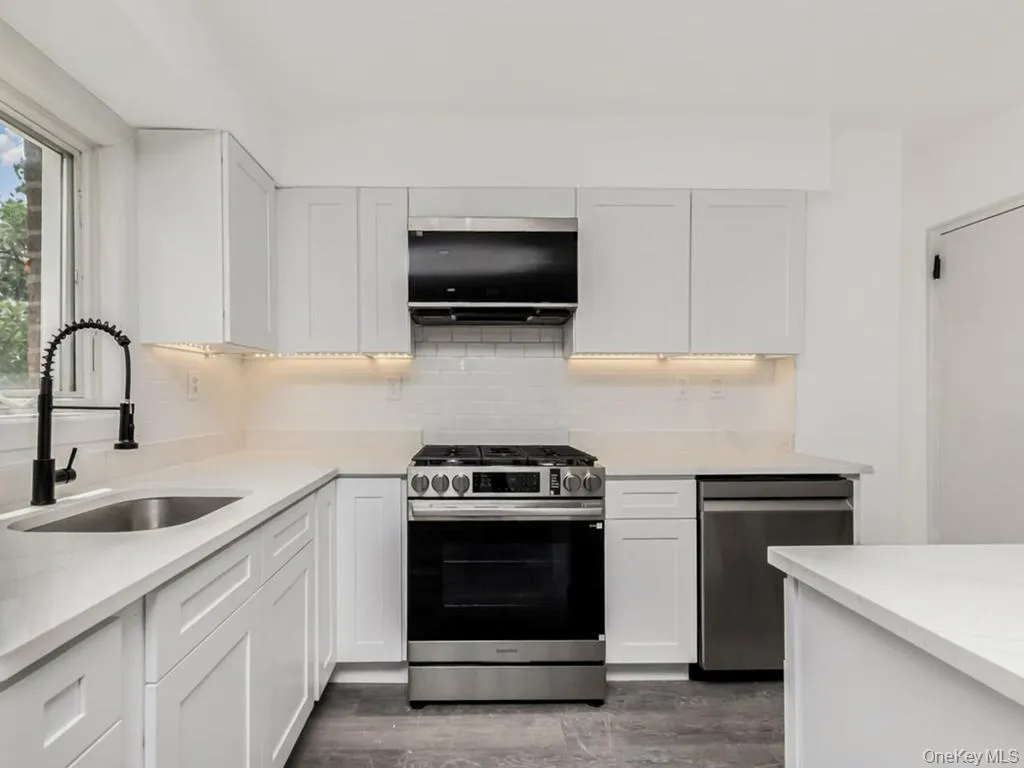 1066 219th Street, New York, NY, 3 Bedrooms Bedrooms, 9 Rooms Rooms,2 BathroomsBathrooms,Residential,For Rent,219th,0,1007312 1066 219th Street, New York, NY, 3 Bedrooms Bedrooms, 9 Rooms Rooms,2 BathroomsBathrooms,Residential,For Rent,219th,0,1007312
