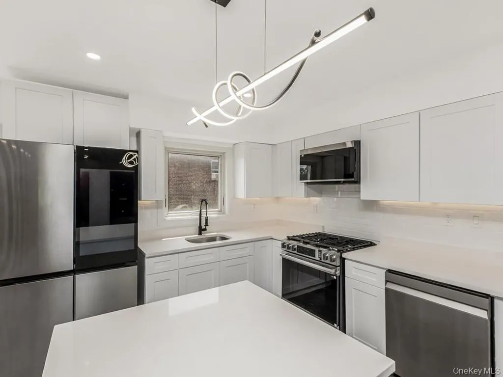 1066 219th Street, New York, NY, 3 Bedrooms Bedrooms, 9 Rooms Rooms,2 BathroomsBathrooms,Residential,For Rent,219th,0,1007312 1066 219th Street, New York, NY, 3 Bedrooms Bedrooms, 9 Rooms Rooms,2 BathroomsBathrooms,Residential,For Rent,219th,0,1007312