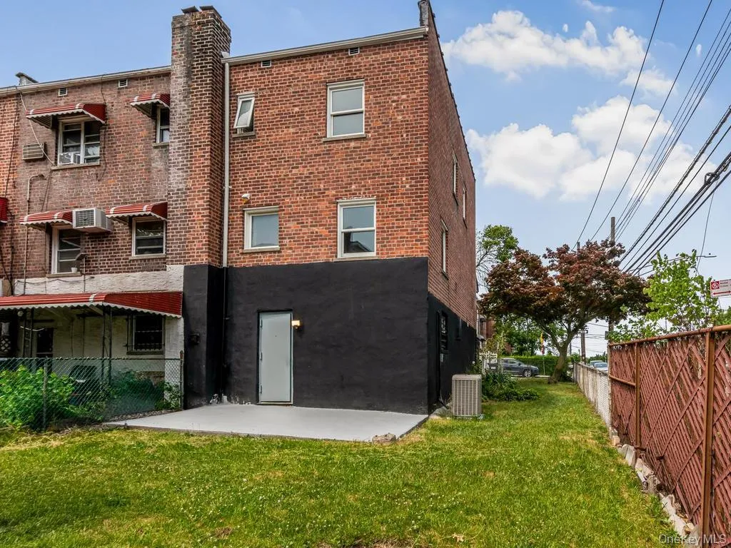 1066 219th Street, New York, NY, 3 Bedrooms Bedrooms, 9 Rooms Rooms,2 BathroomsBathrooms,Residential,For Rent,219th,0,1007312 1066 219th Street, New York, NY, 3 Bedrooms Bedrooms, 9 Rooms Rooms,2 BathroomsBathrooms,Residential,For Rent,219th,0,1007312