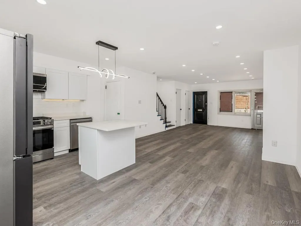 1066 219th Street, New York, NY, 3 Bedrooms Bedrooms, 9 Rooms Rooms,2 BathroomsBathrooms,Residential,For Rent,219th,0,1007312 1066 219th Street, New York, NY, 3 Bedrooms Bedrooms, 9 Rooms Rooms,2 BathroomsBathrooms,Residential,For Rent,219th,0,1007312