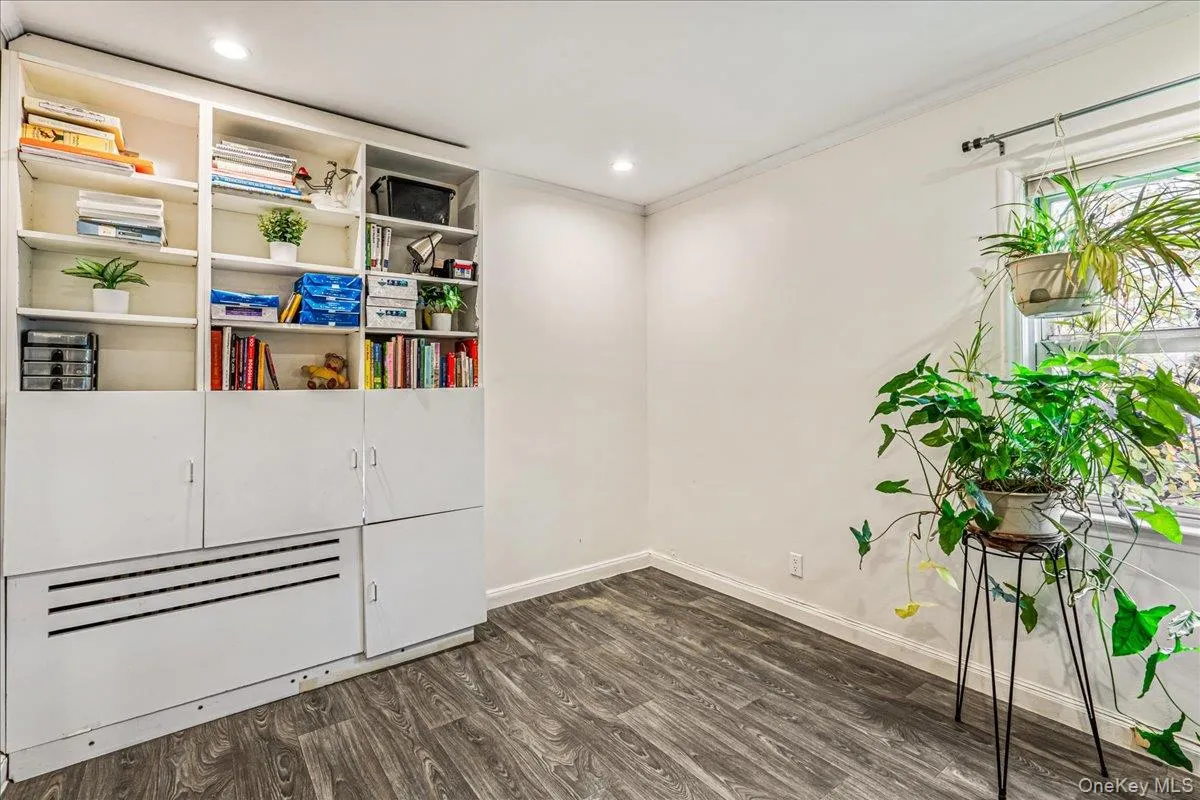 186-15 Grand Central Parkway, New York, NY, 3 Bedrooms Bedrooms, 10 Rooms Rooms,1 BathroomBathrooms,Residential,For Rent,Grand Central,0,1007315 186-15 Grand Central Parkway, New York, NY, 3 Bedrooms Bedrooms, 10 Rooms Rooms,1 BathroomBathrooms,Residential,For Rent,Grand Central,0,1007315