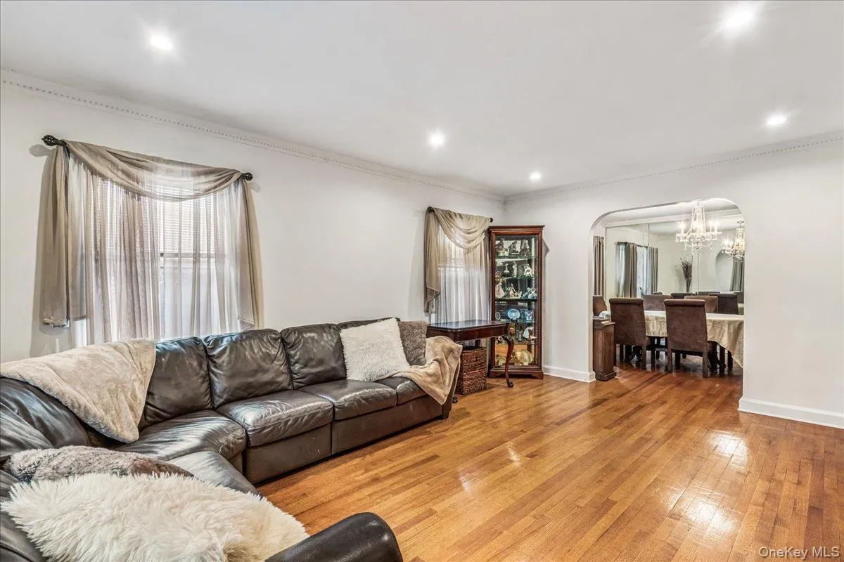186-15 Grand Central Parkway, New York, NY, 3 Bedrooms Bedrooms, 10 Rooms Rooms,1 BathroomBathrooms,Residential,For Rent,Grand Central,0,1007315 186-15 Grand Central Parkway, New York, NY, 3 Bedrooms Bedrooms, 10 Rooms Rooms,1 BathroomBathrooms,Residential,For Rent,Grand Central,0,1007315