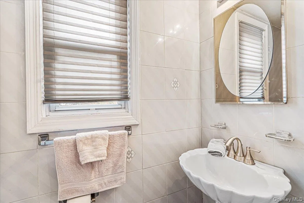 186-15 Grand Central Parkway, New York, NY, 3 Bedrooms Bedrooms, 10 Rooms Rooms,1 BathroomBathrooms,Residential,For Rent,Grand Central,0,1007315 186-15 Grand Central Parkway, New York, NY, 3 Bedrooms Bedrooms, 10 Rooms Rooms,1 BathroomBathrooms,Residential,For Rent,Grand Central,0,1007315