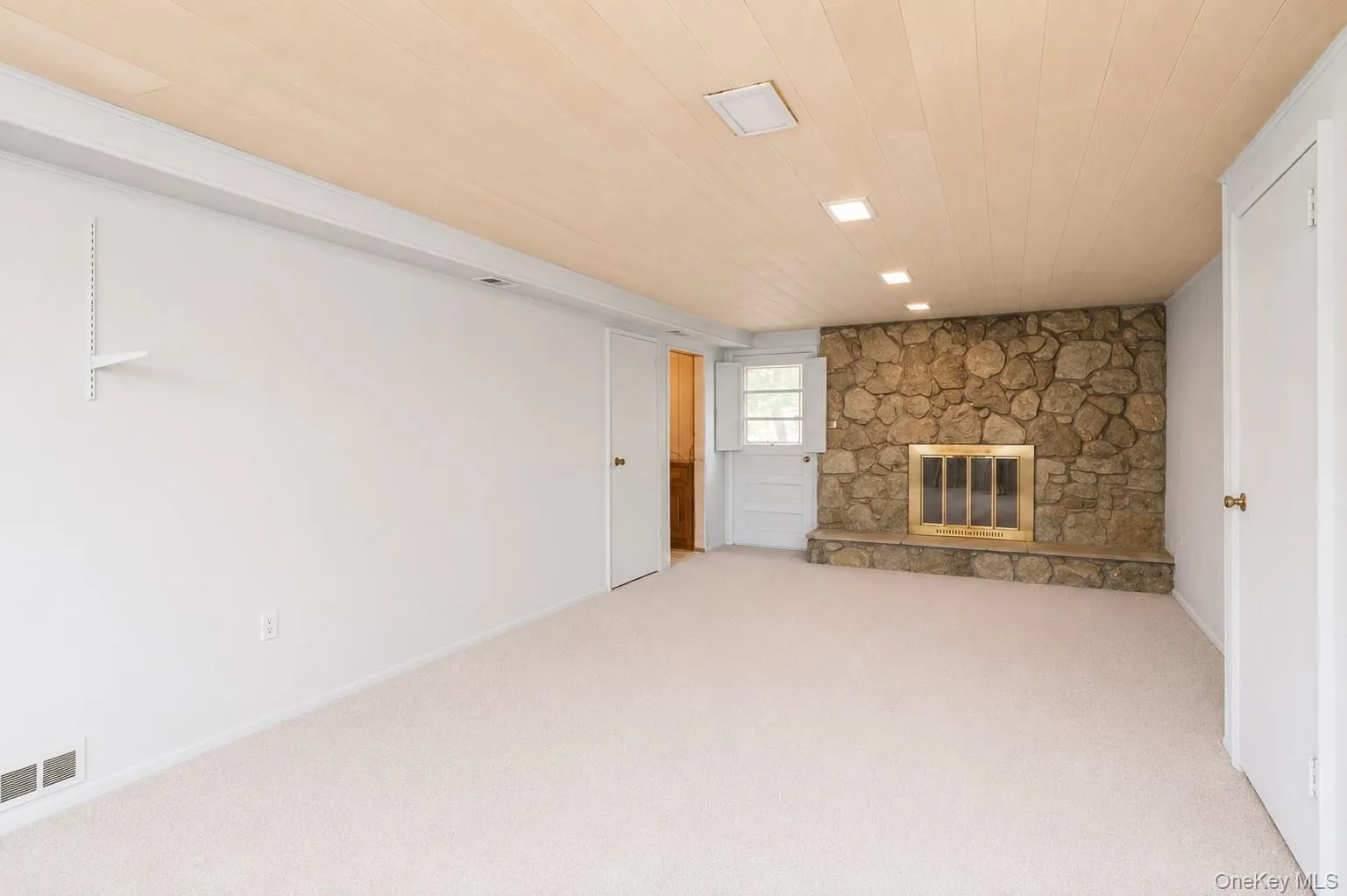 304 Violet Street, Oyster Bay, NY, 3 Bedrooms Bedrooms, 8 Rooms Rooms,1 BathroomBathrooms,Residential,For Rent,Violet,0,1007320 304 Violet Street, Oyster Bay, NY, 3 Bedrooms Bedrooms, 8 Rooms Rooms,1 BathroomBathrooms,Residential,For Rent,Violet,0,1007320