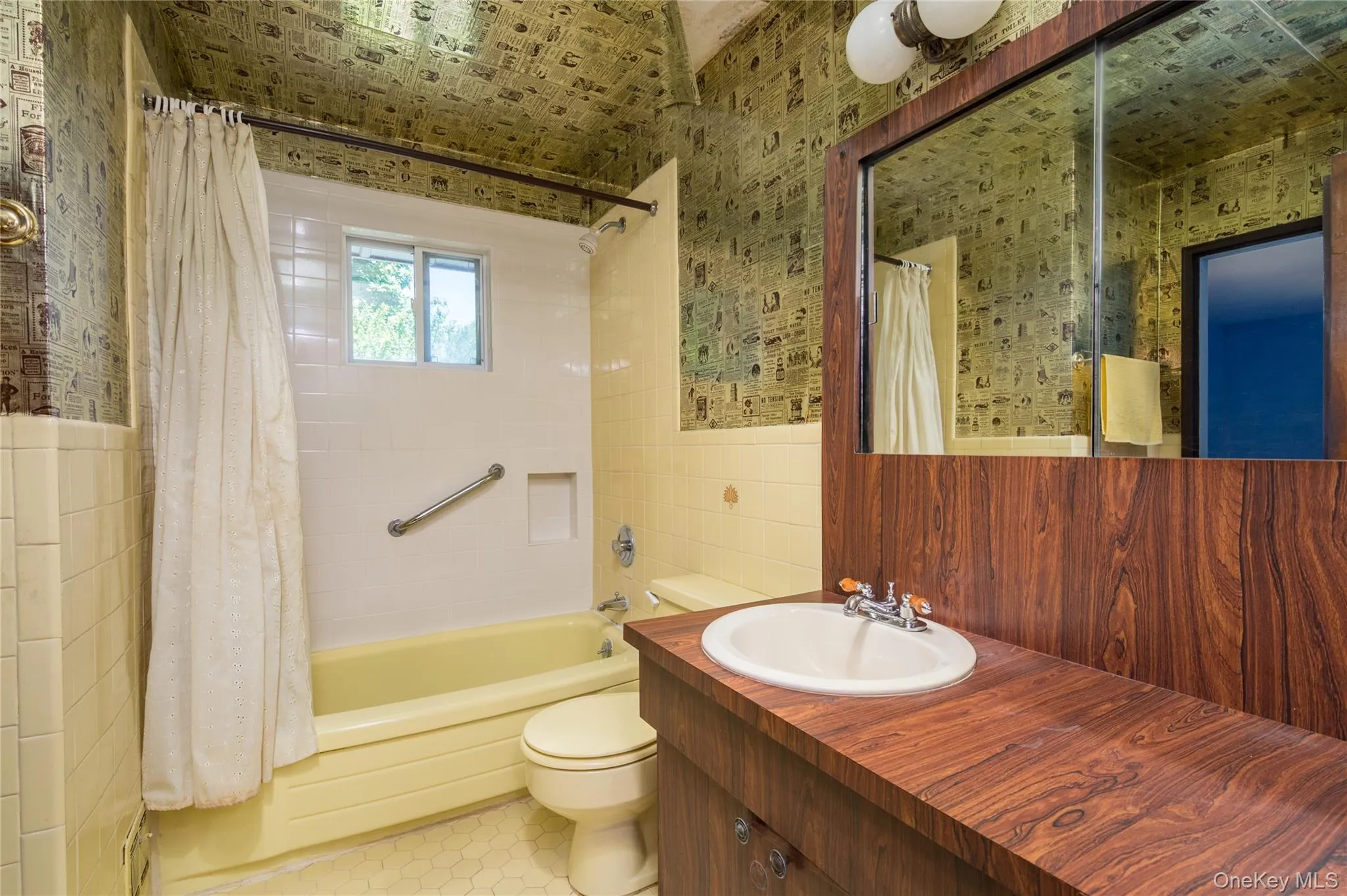 304 Violet Street, Oyster Bay, NY, 3 Bedrooms Bedrooms, 8 Rooms Rooms,1 BathroomBathrooms,Residential,For Rent,Violet,0,1007320 304 Violet Street, Oyster Bay, NY, 3 Bedrooms Bedrooms, 8 Rooms Rooms,1 BathroomBathrooms,Residential,For Rent,Violet,0,1007320